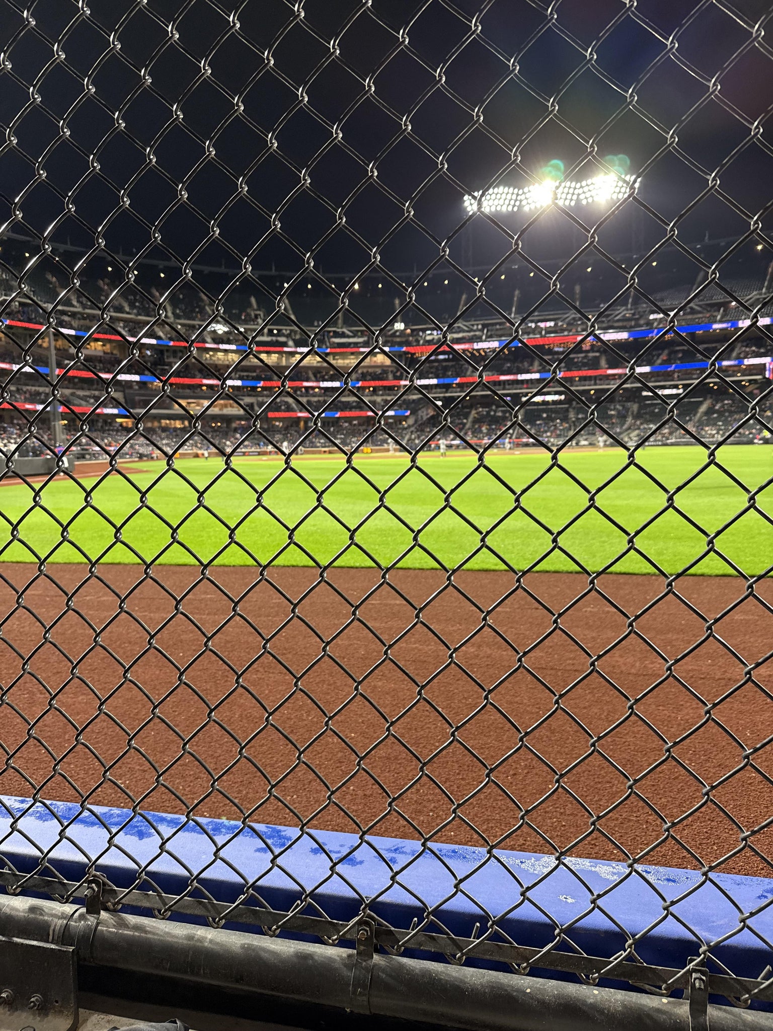 Vue réelle des fans prise de la The Cadillac Club AT Paysons au site Citi Field par Jory B