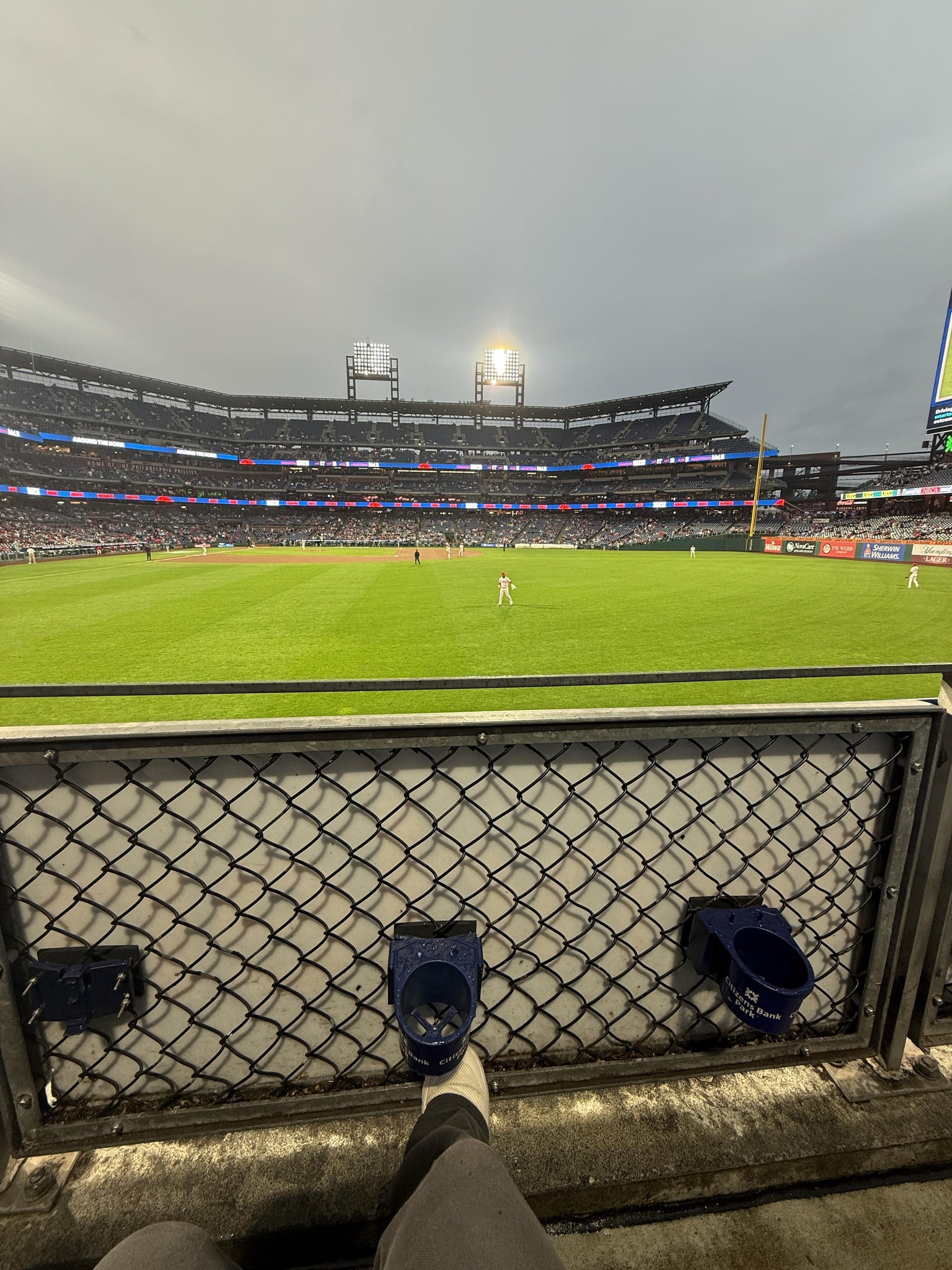 Vue réelle des fans prise de la Section 104 au site Citizens Bank Park par Catherine G