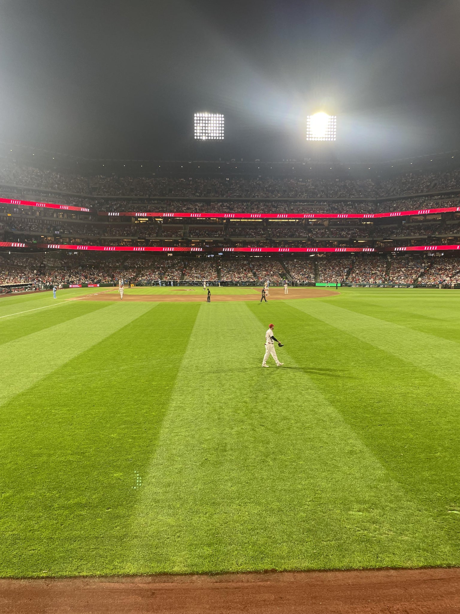 Vue réelle des fans prise de la Section 105 au site Citizens Bank Park par Tricia L