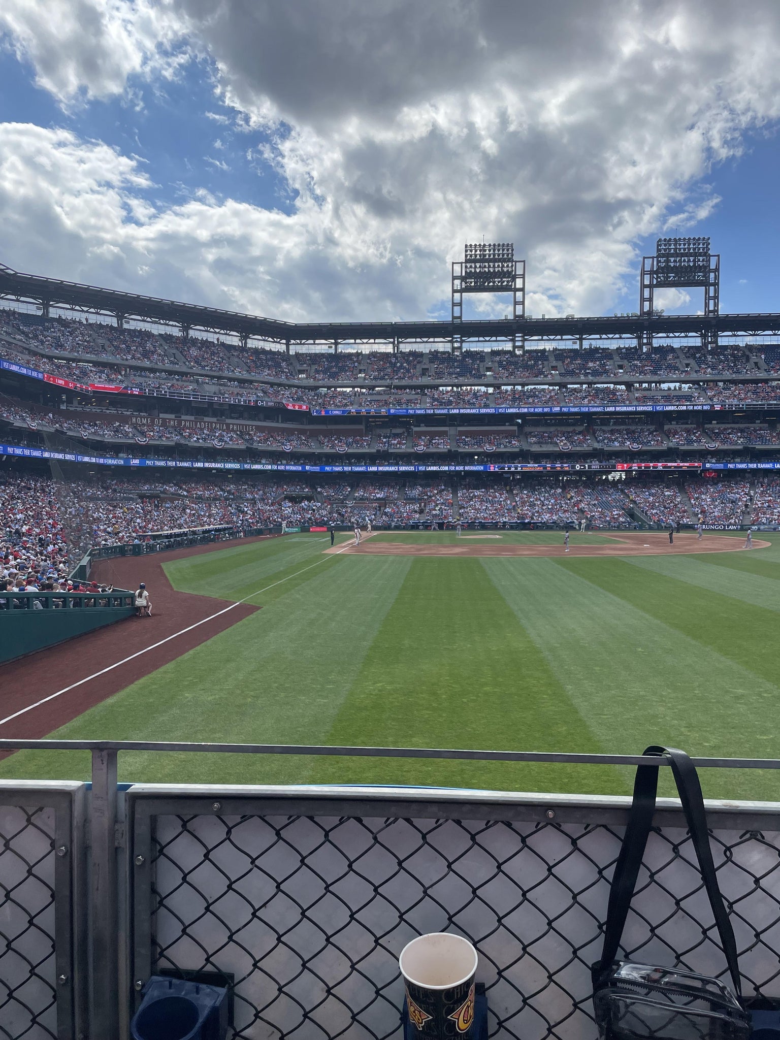 Vue réelle des fans prise de la Section 106 au site Citizens Bank Park par Sheri W
