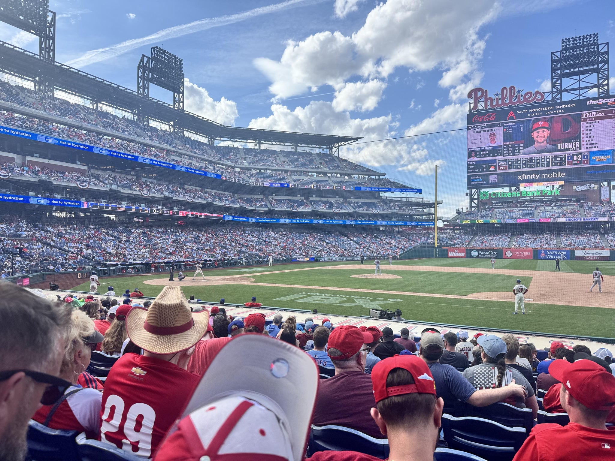 Vue réelle des fans prise de la Section 116 au site Citizens Bank Park par Cristina M
