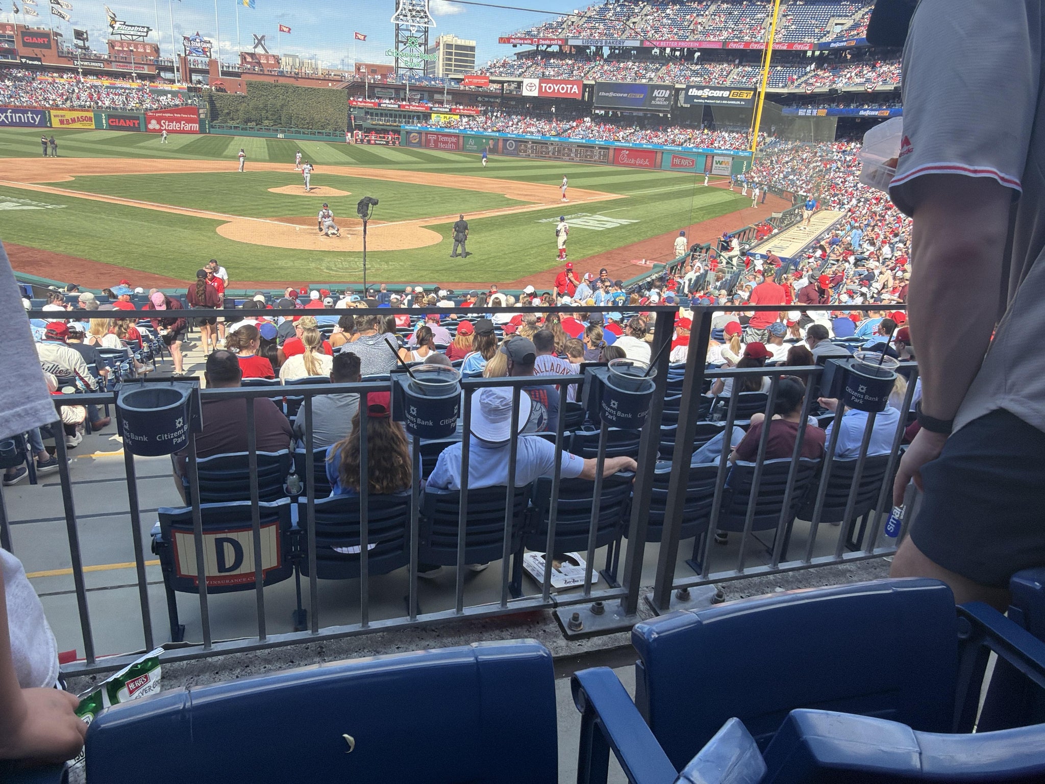 Vue réelle des fans prise de la Section 124 au site Citizens Bank Park par Erik P