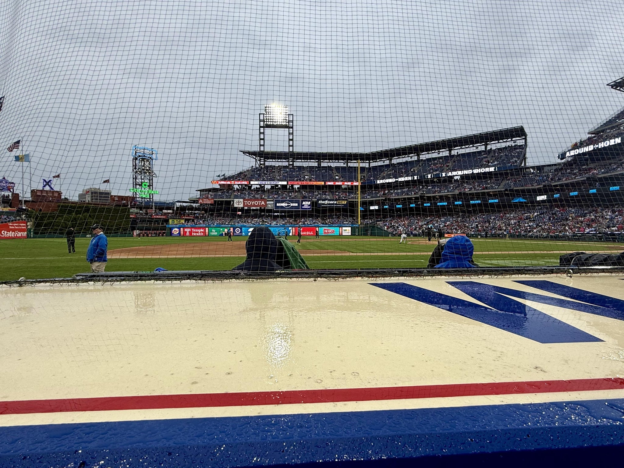 Vue réelle des fans prise de la Section 131 au site Citizens Bank Park par Elizabeth R