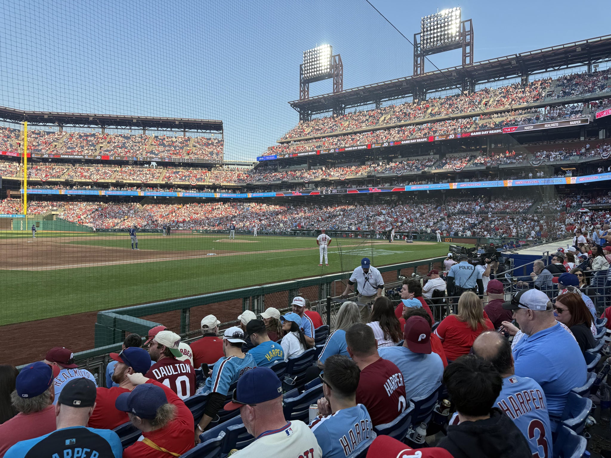 Vue réelle des fans prise de la Section 133 au site Citizens Bank Park par Bradley K