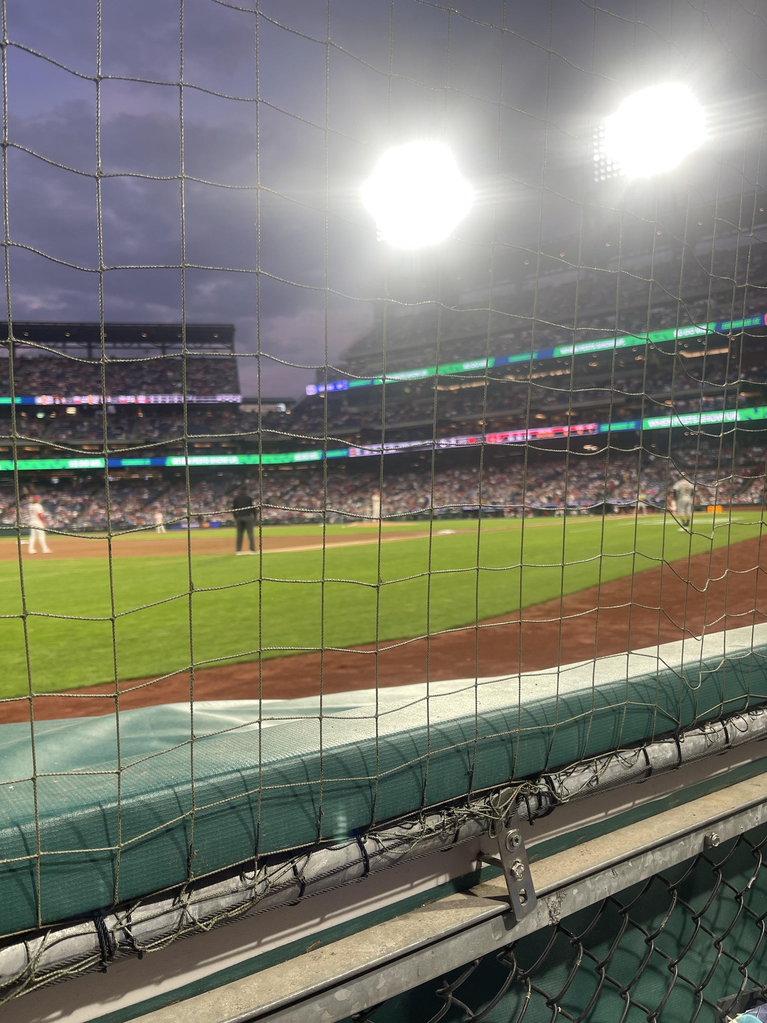 Vue réelle des fans prise de la Section 135 au site Citizens Bank Park par Joseph L