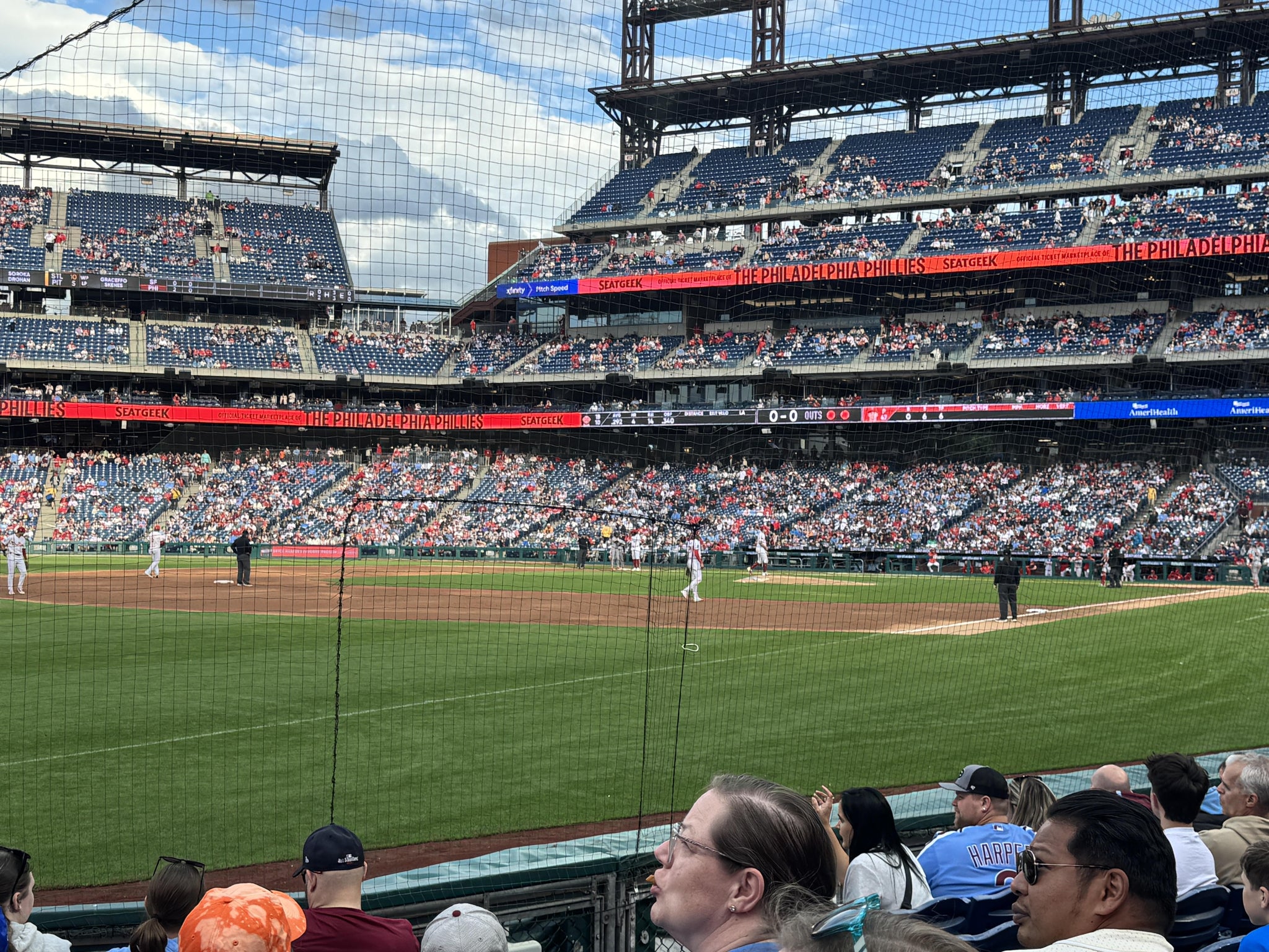 Vue réelle des fans prise de la Section 137 au site Citizens Bank Park par Russell V