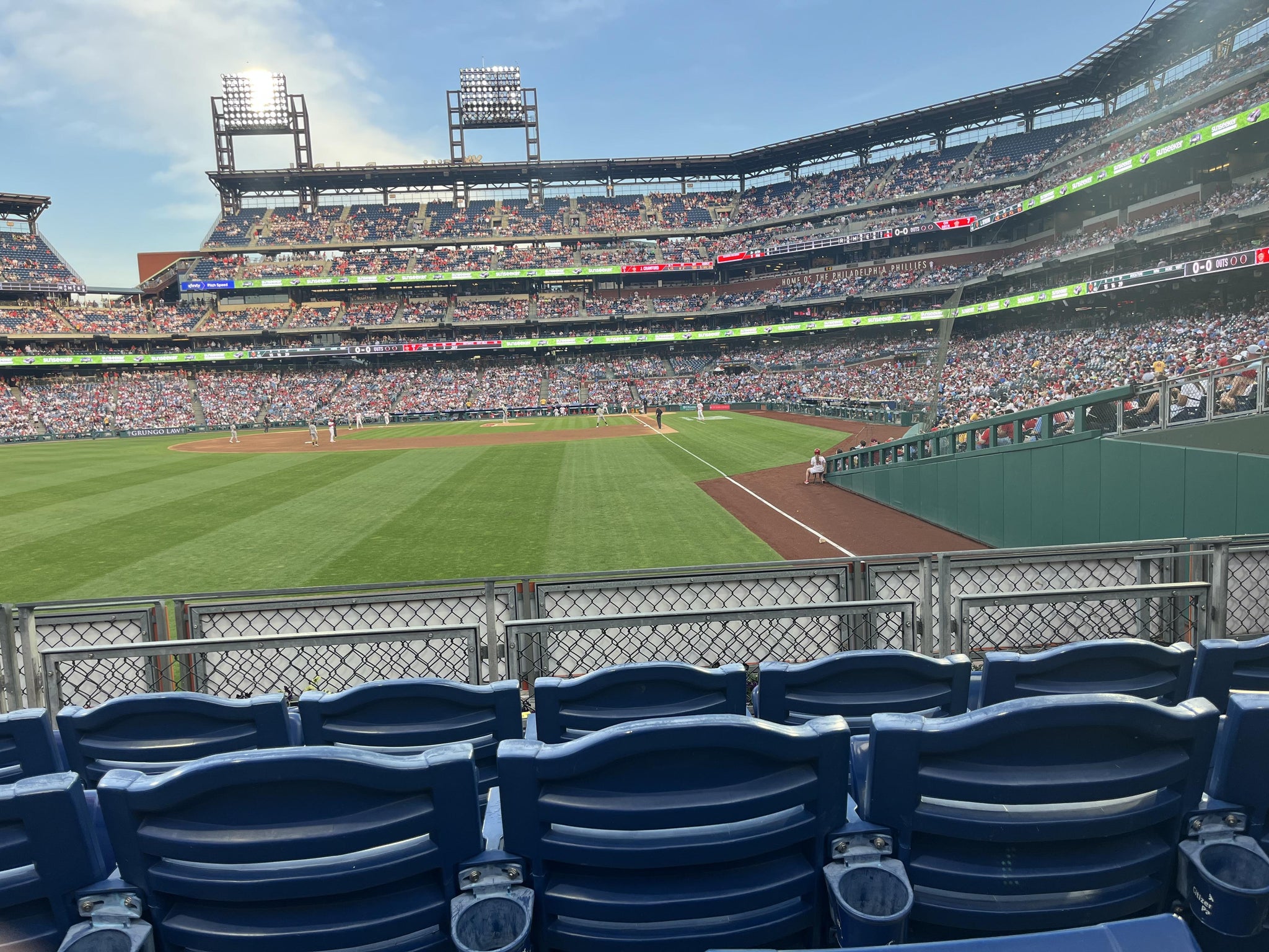 Vue réelle des fans prise de la Section 141 au site Citizens Bank Park par Thomas F