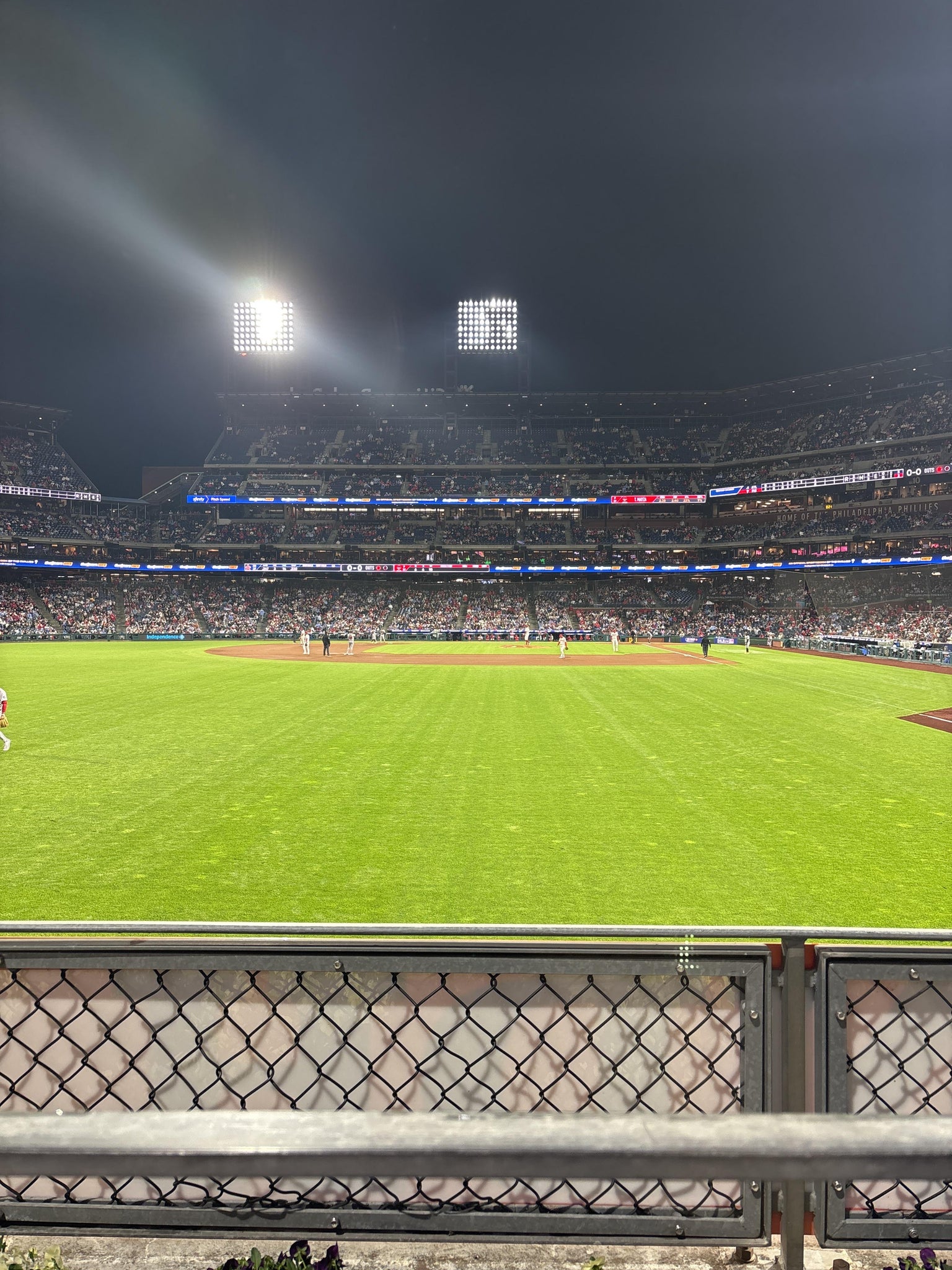 Vue réelle des fans prise de la Section 142 au site Citizens Bank Park par Bryanna C