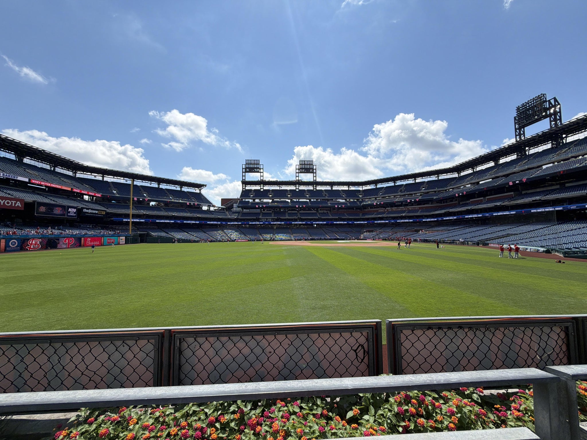 Vue réelle des fans prise de la Section 144 au site Citizens Bank Park par Nathan L