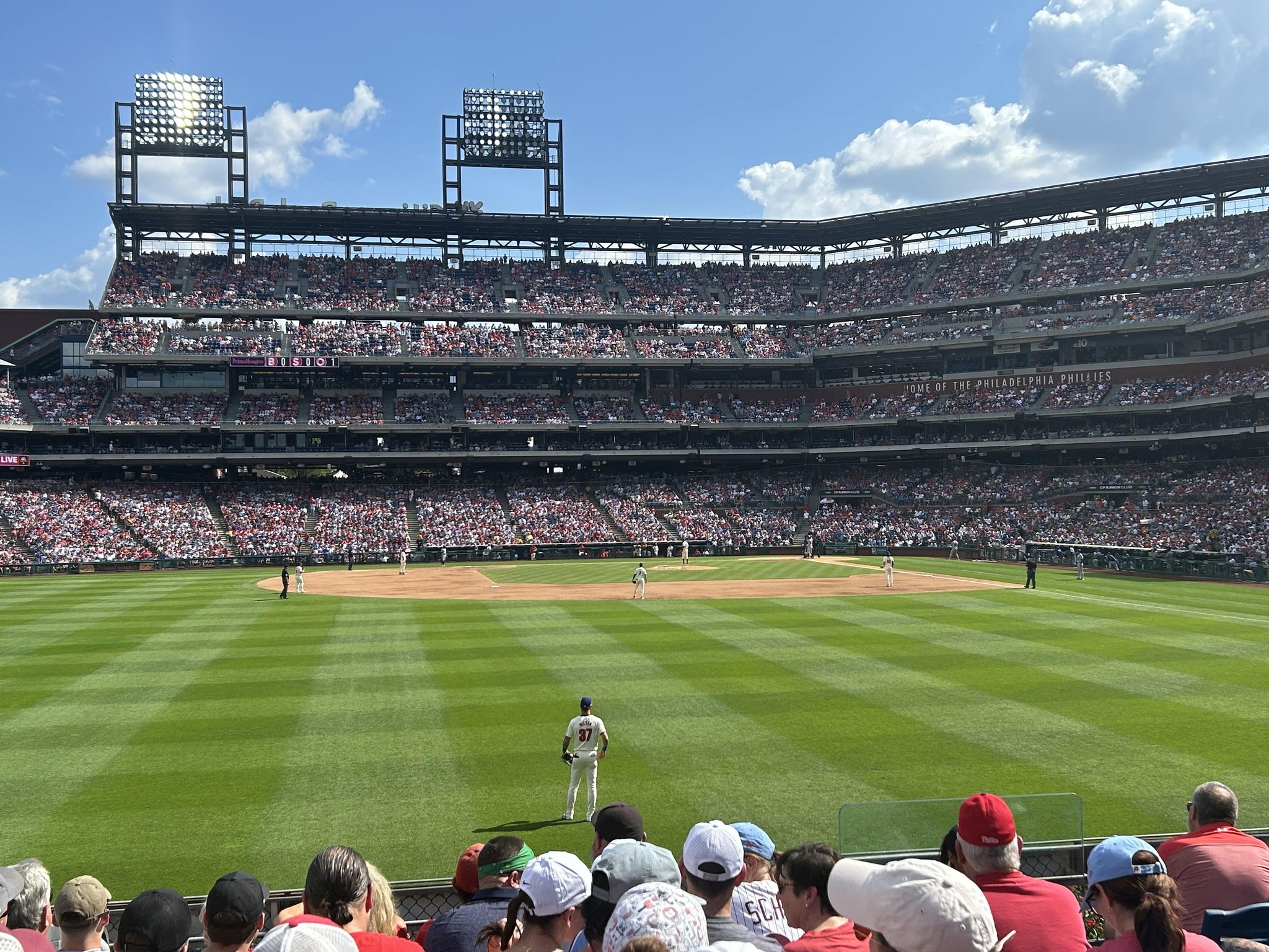 Vue réelle des fans prise de la Section 144 au site Citizens Bank Park par Gregory M