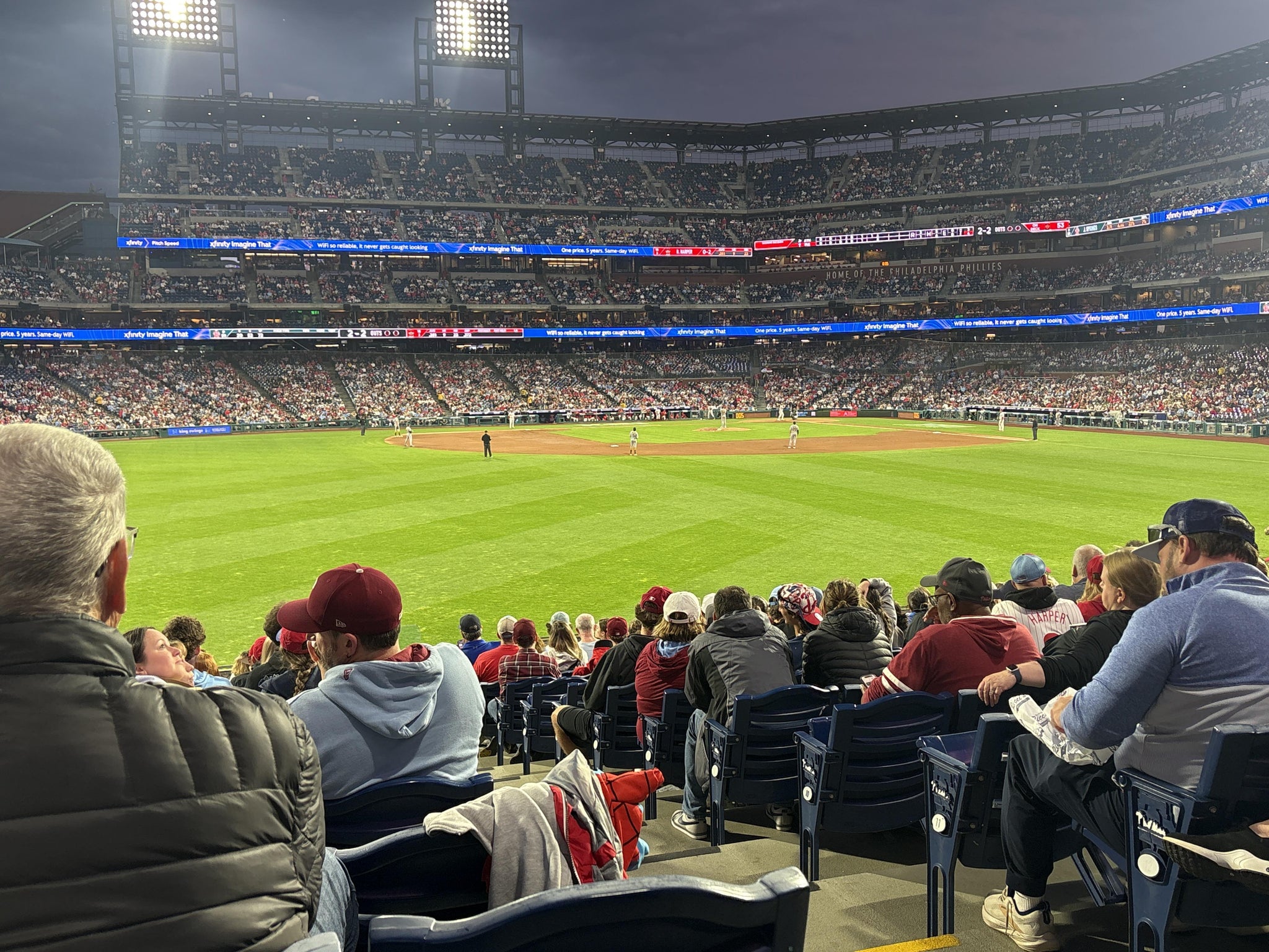 Vue réelle des fans prise de la Section 146 au site Citizens Bank Park par Laura F