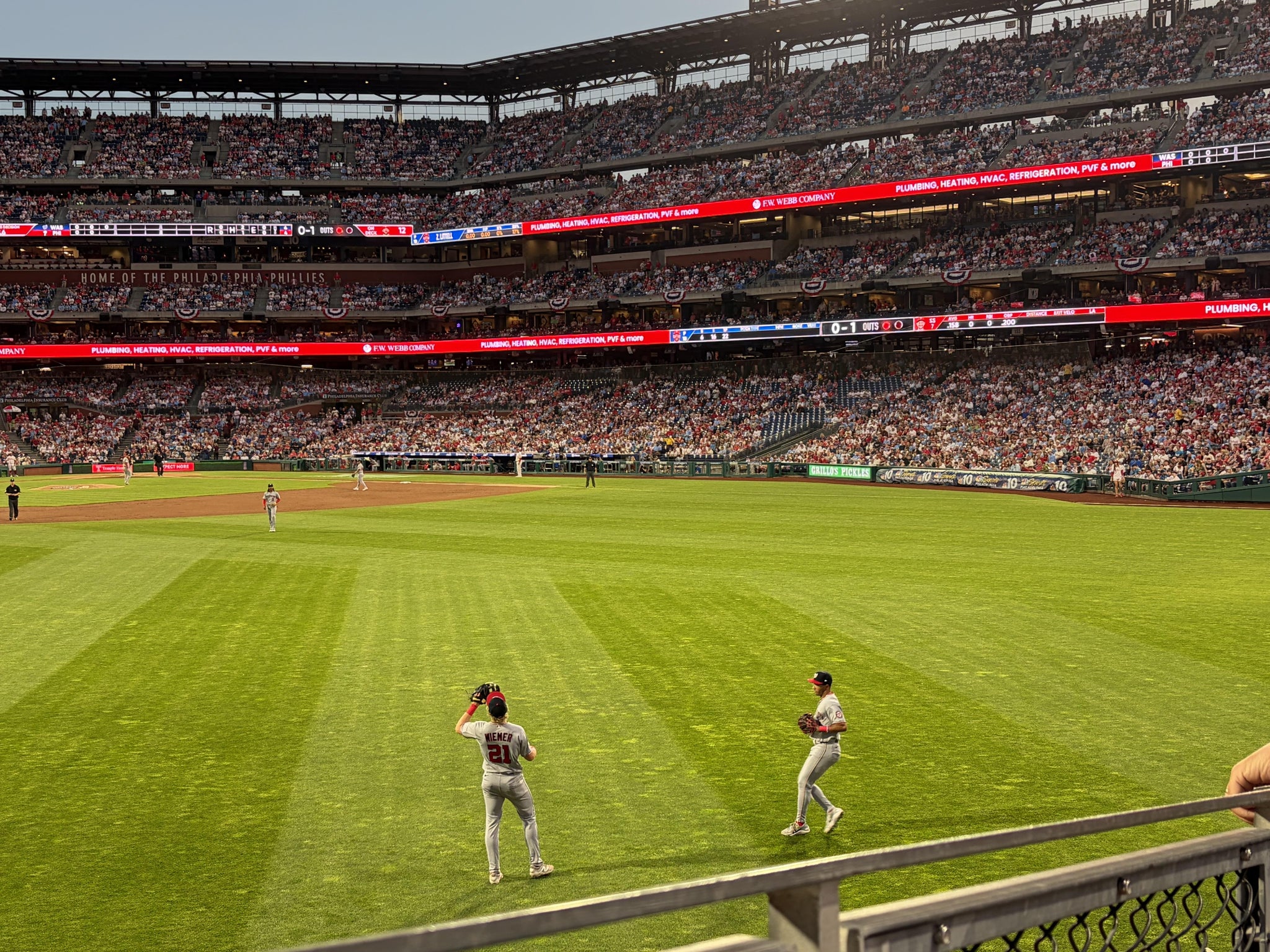 Vue réelle des fans prise de la Section 148 au site Citizens Bank Park par Cathy M