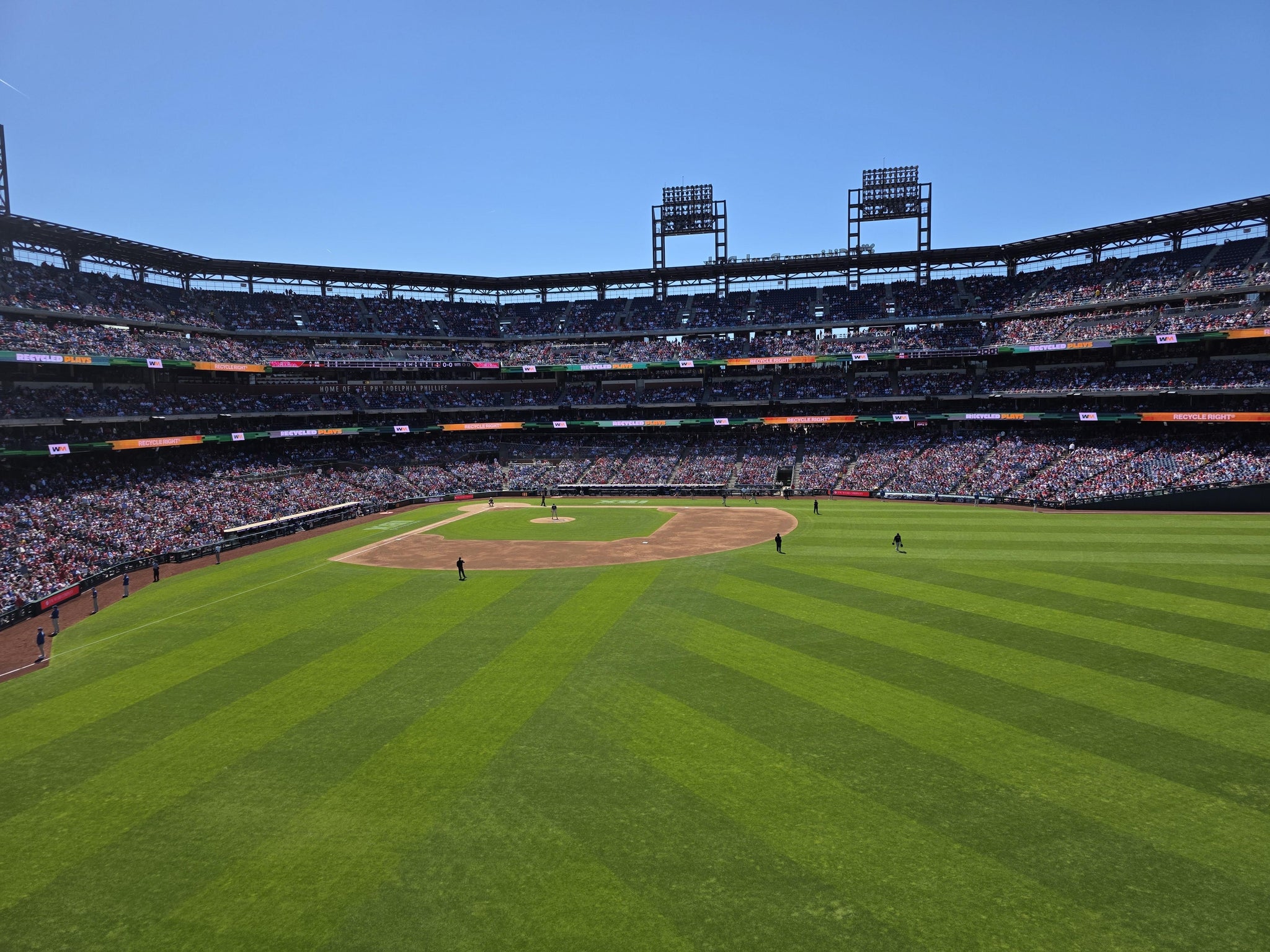 Vue réelle des fans prise de la Section 202 au site Citizens Bank Park par Angela J