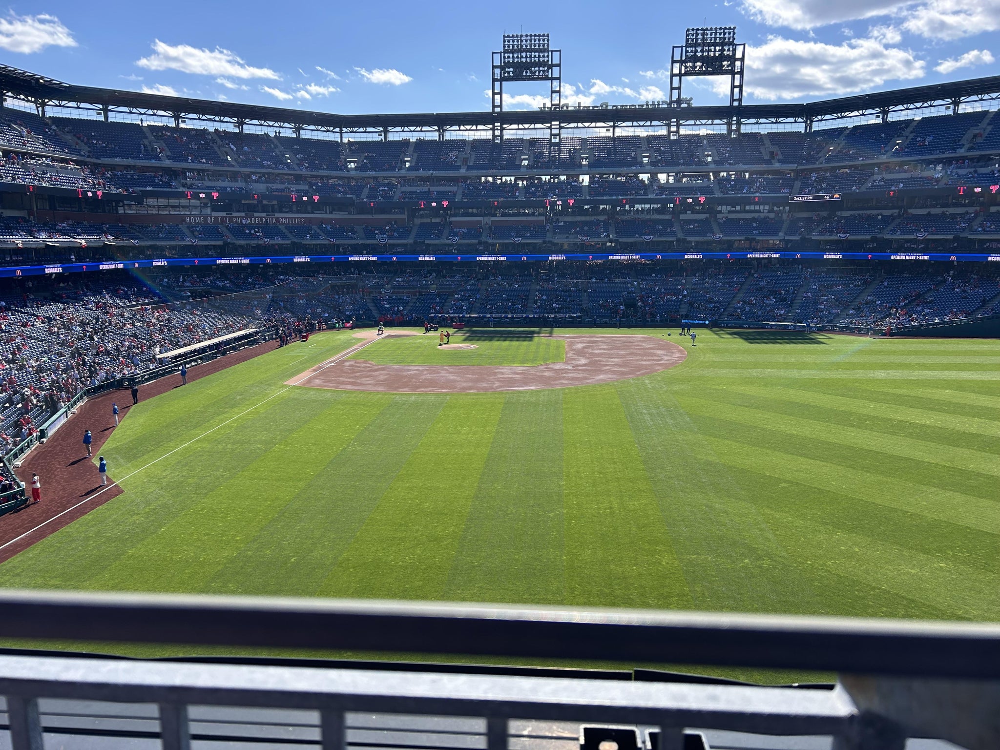 Vue réelle des fans prise de la Section 203 au site Citizens Bank Park par Dean B