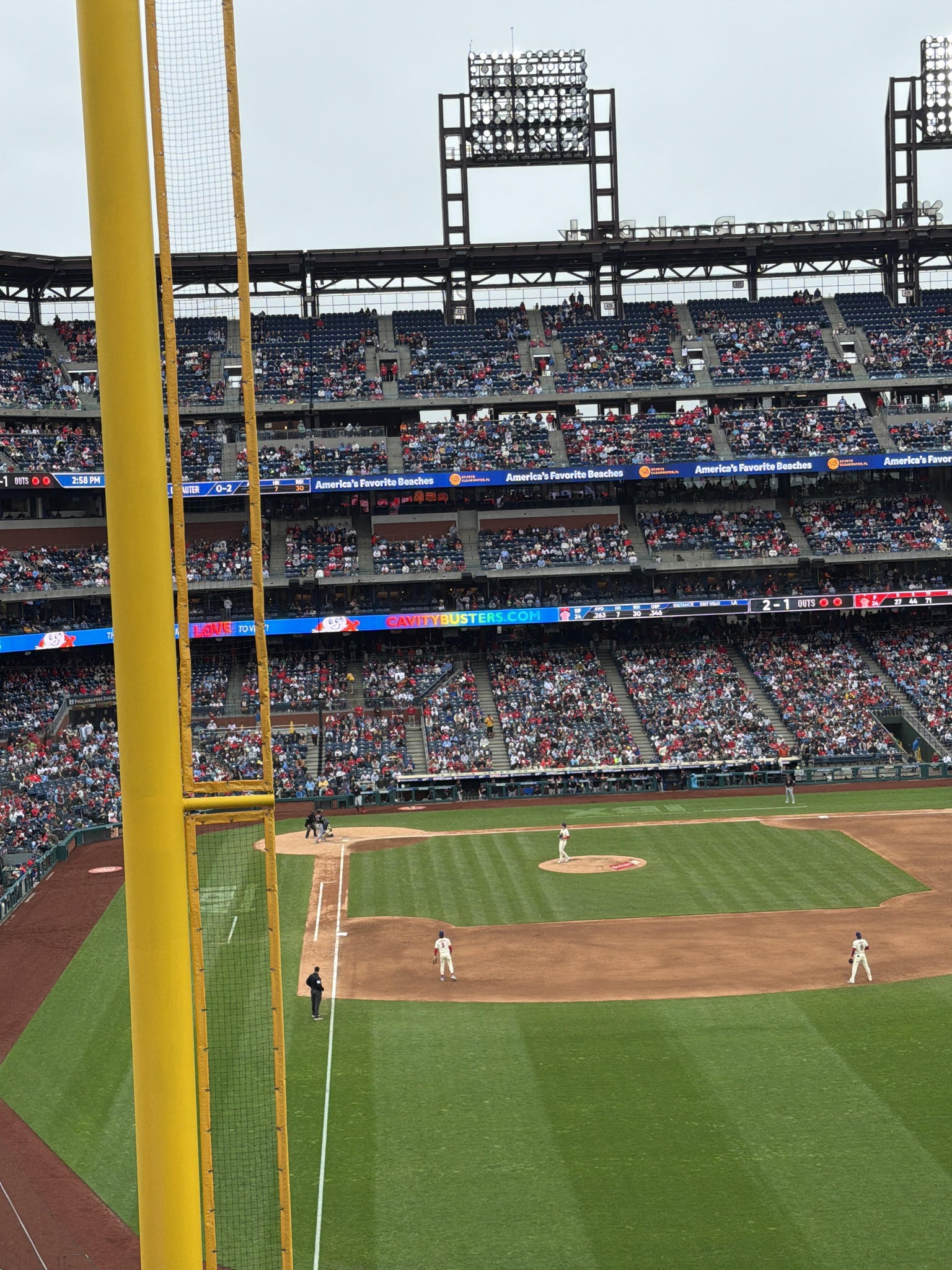 Vue réelle des fans prise de la Section 205 au site Citizens Bank Park par Ellen N