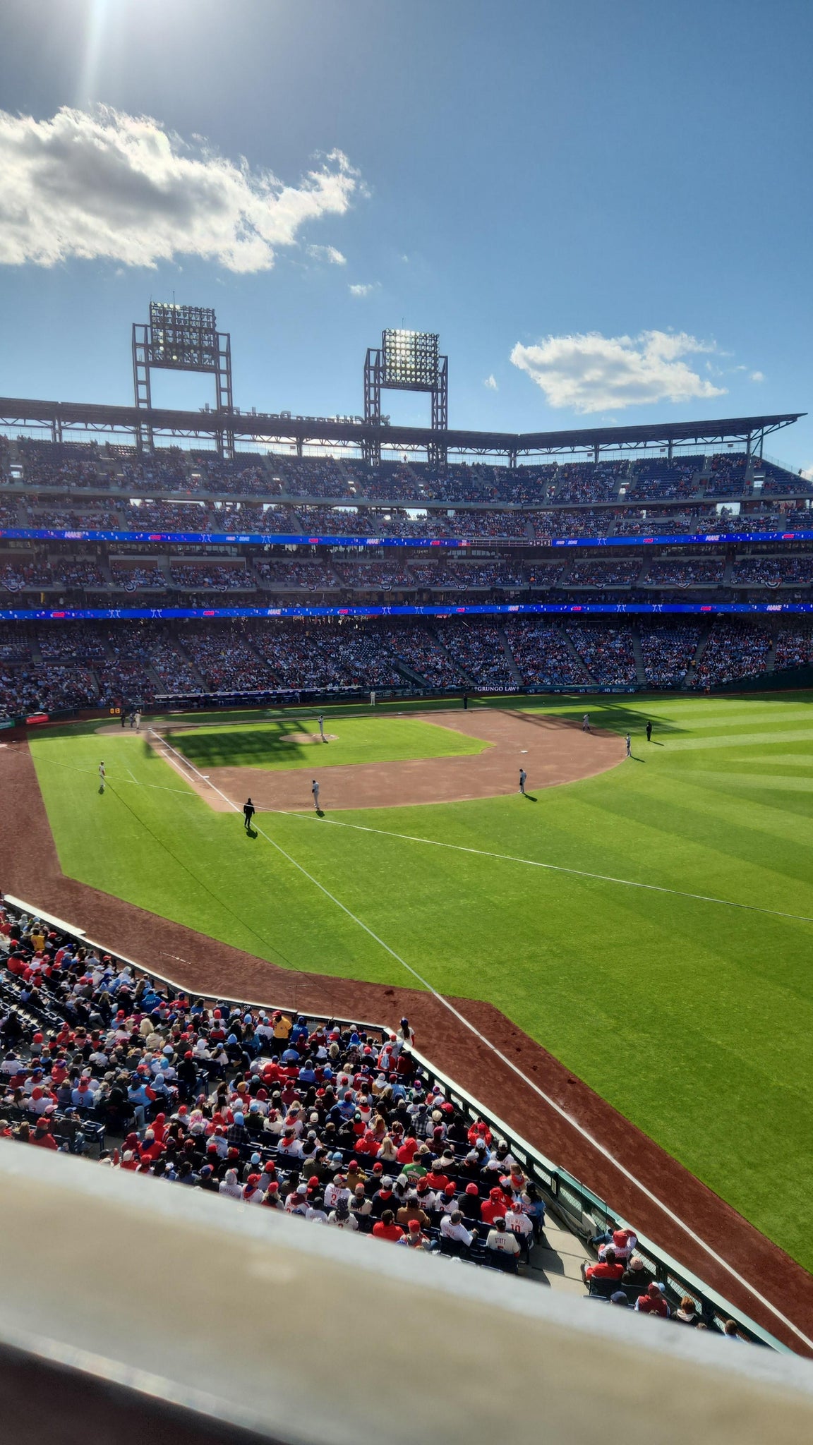 Vue réelle des fans prise de la Section 207 au site Citizens Bank Park par Andrew C