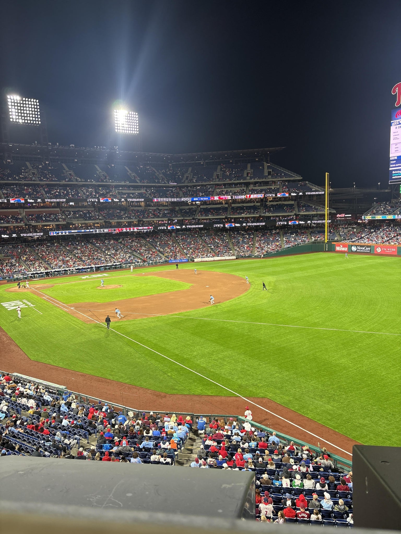 Vue réelle des fans prise de la Section 208 au site Citizens Bank Park par Anonymous User