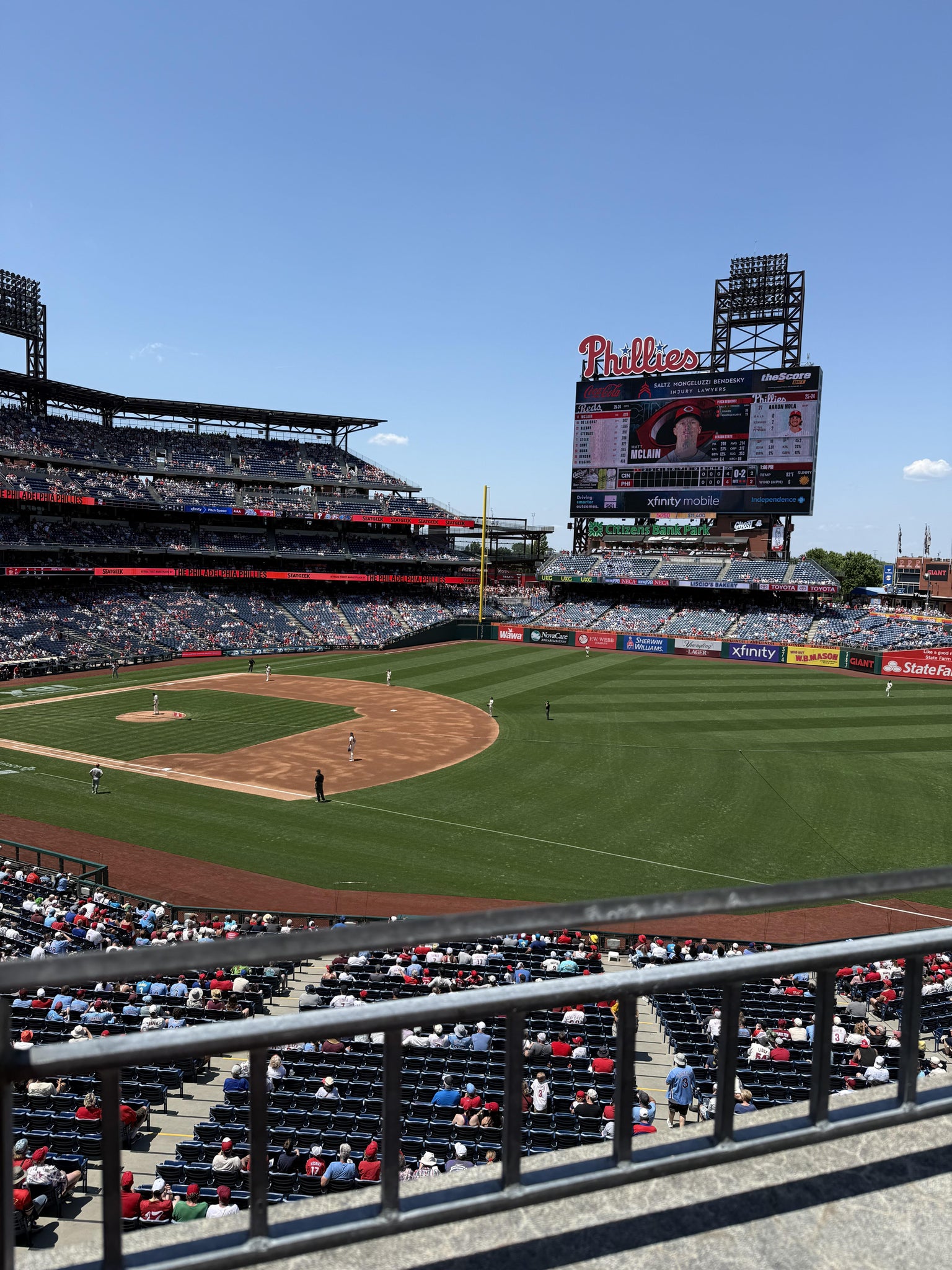 Vue réelle des fans prise de la Section 210 au site Citizens Bank Park par Anonymous User