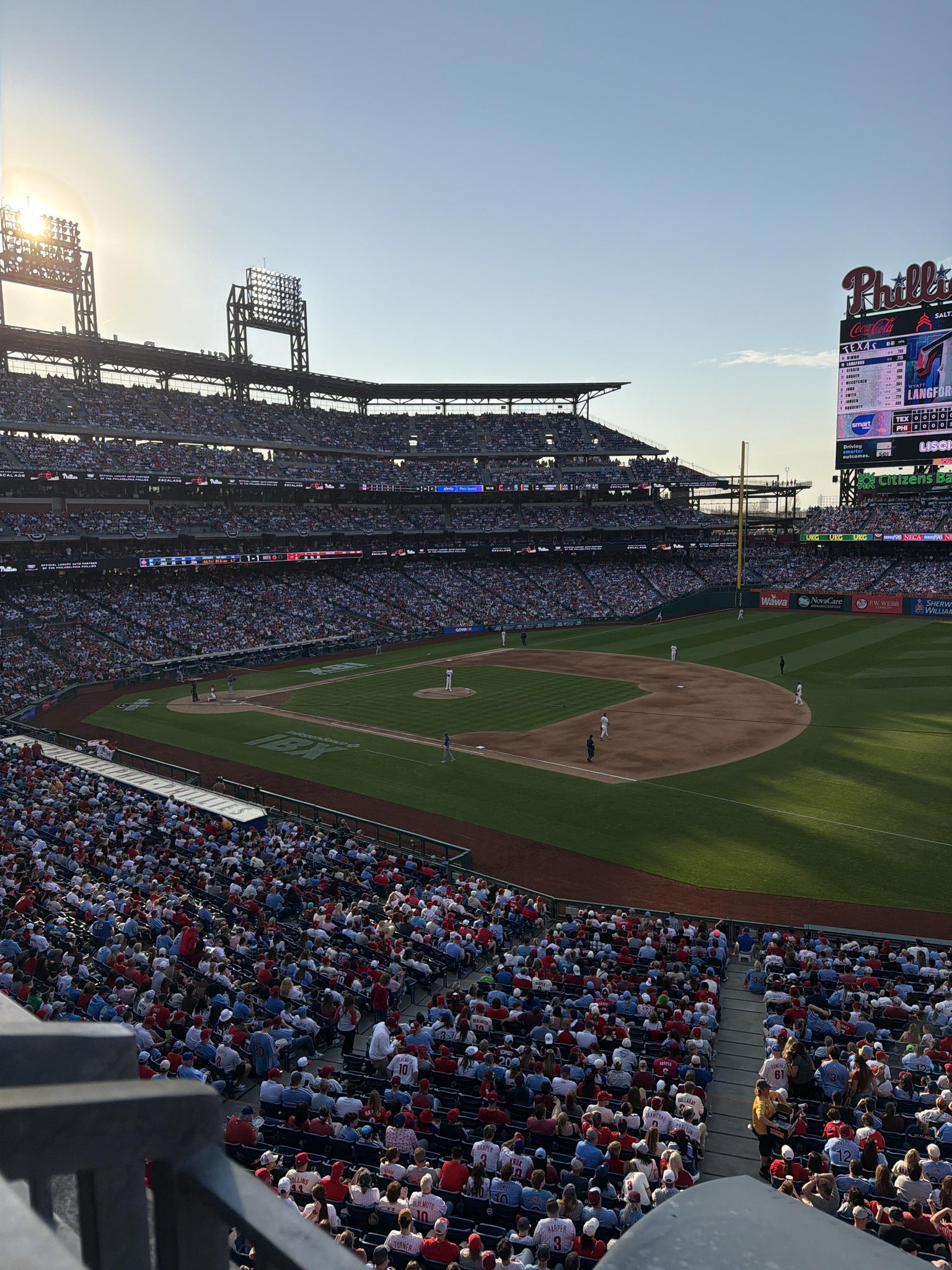 Vue réelle des fans prise de la Section 211 au site Citizens Bank Park par Frank R