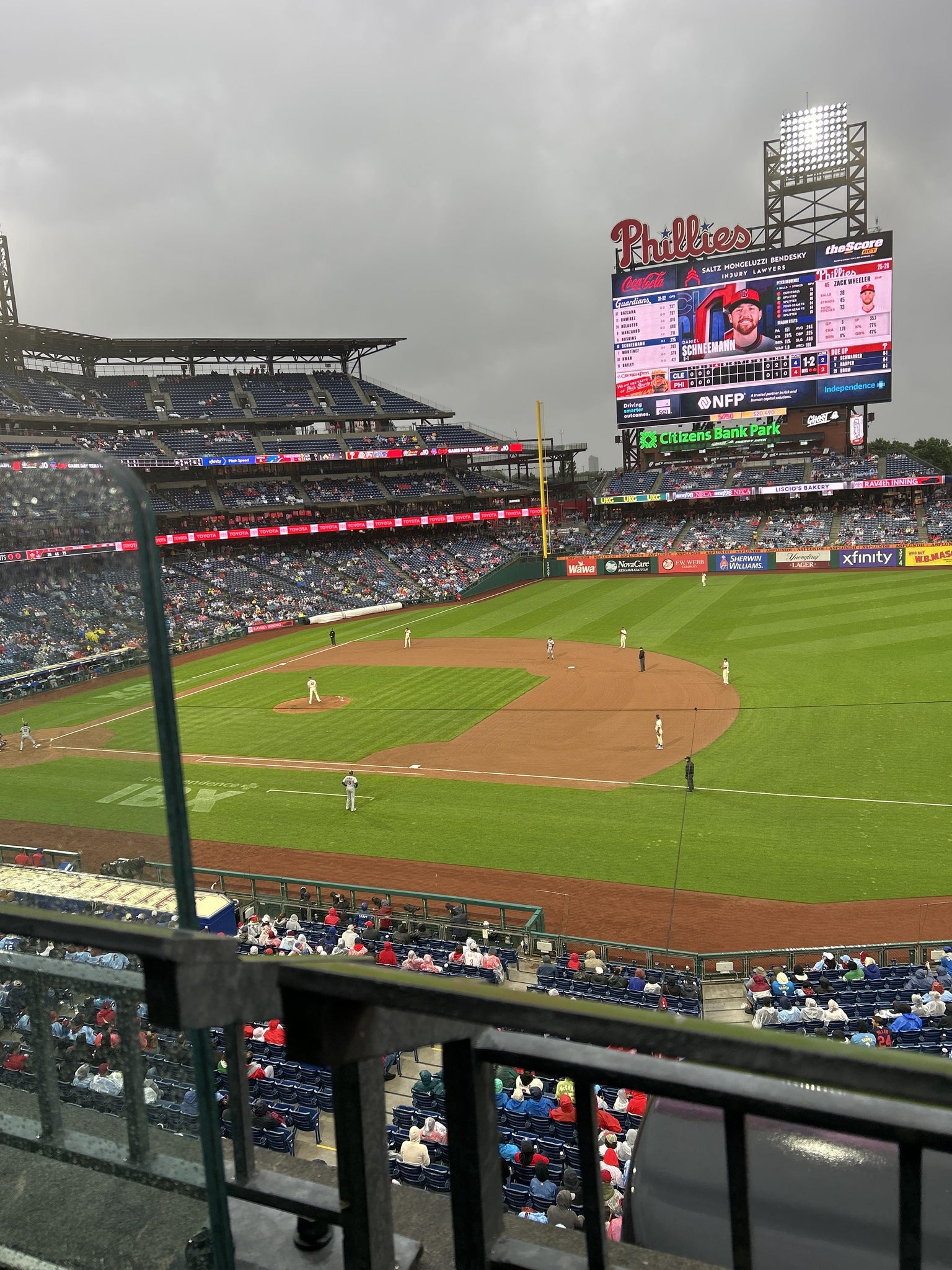 Vue réelle des fans prise de la Section 212 au site Citizens Bank Park par Douglas M
