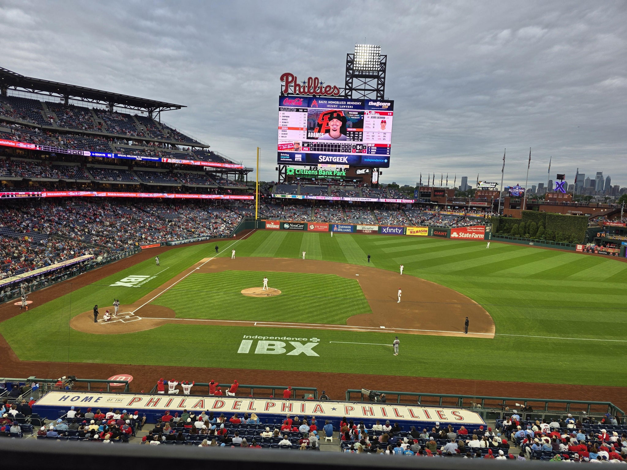Vue réelle des fans prise de la Section 216 au site Citizens Bank Park par Leeann B