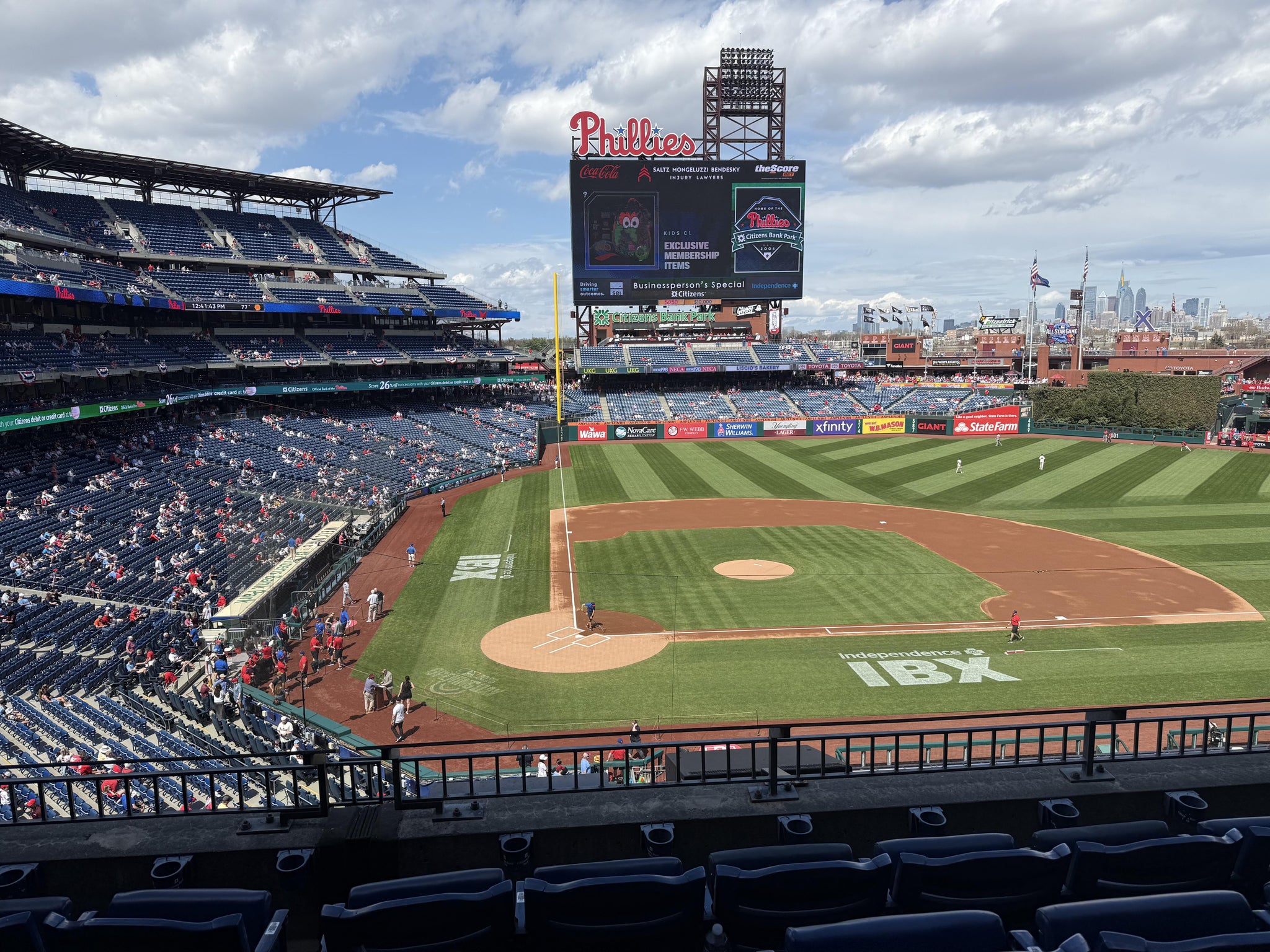 Vue réelle des fans prise de la Section 218 au site Citizens Bank Park par Stephen D