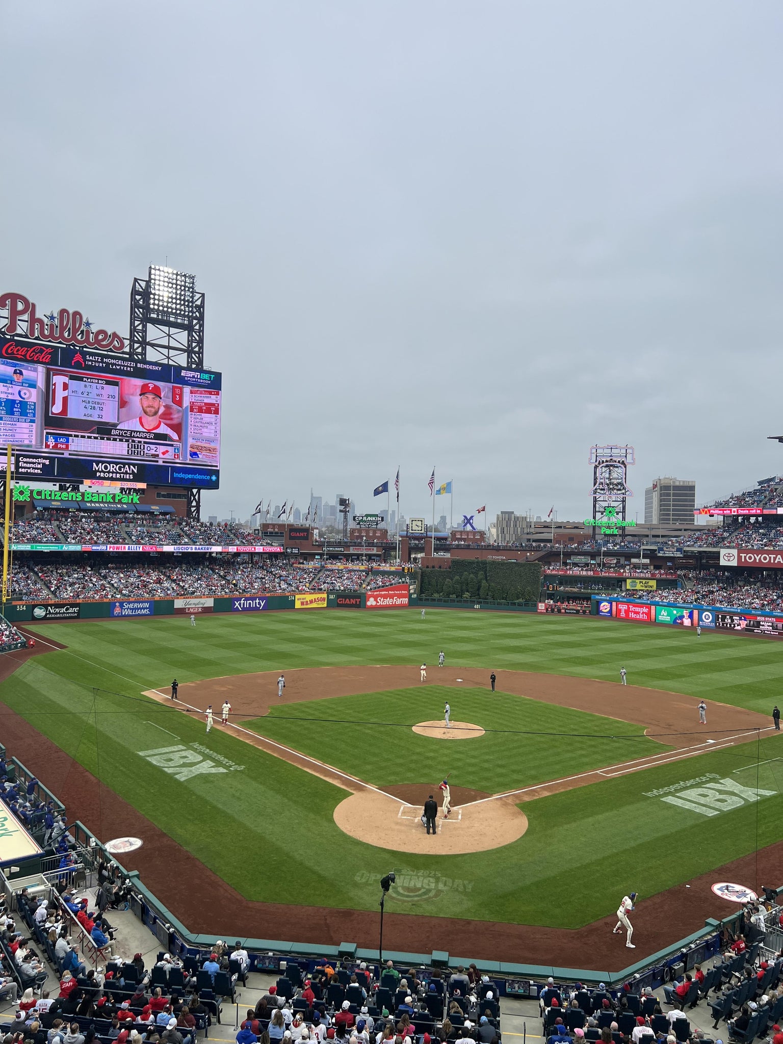 Vue réelle des fans prise de la Section 222 au site Citizens Bank Park par Isidro G