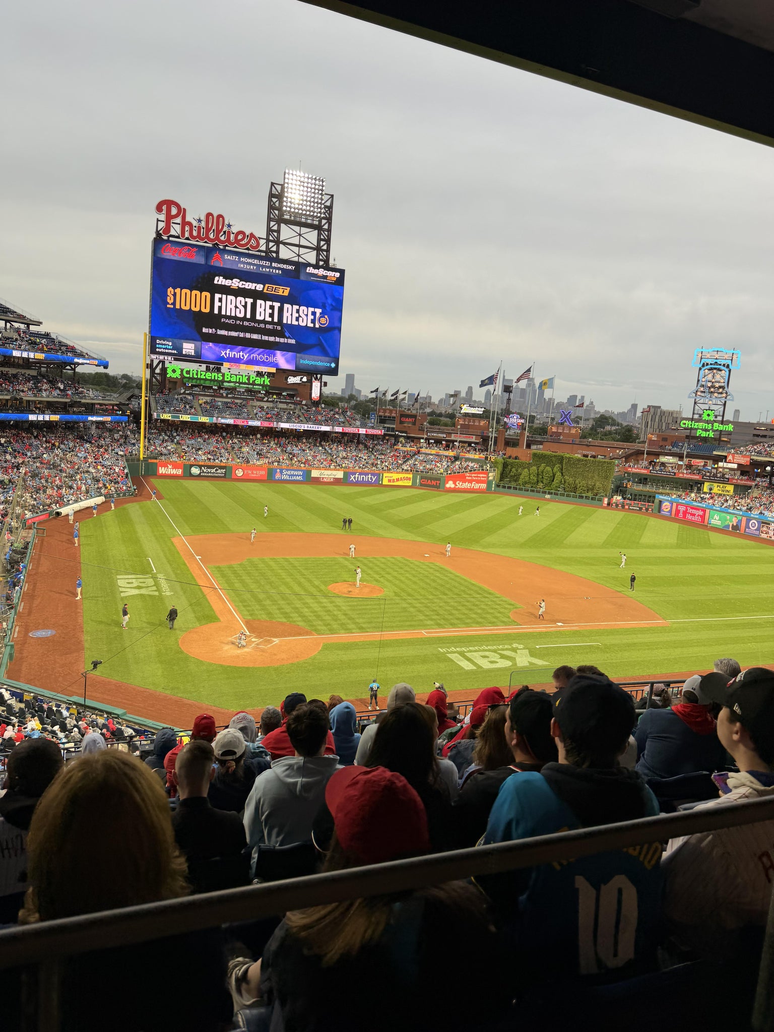 Vue réelle des fans prise de la Section 223 au site Citizens Bank Park par Isaac E