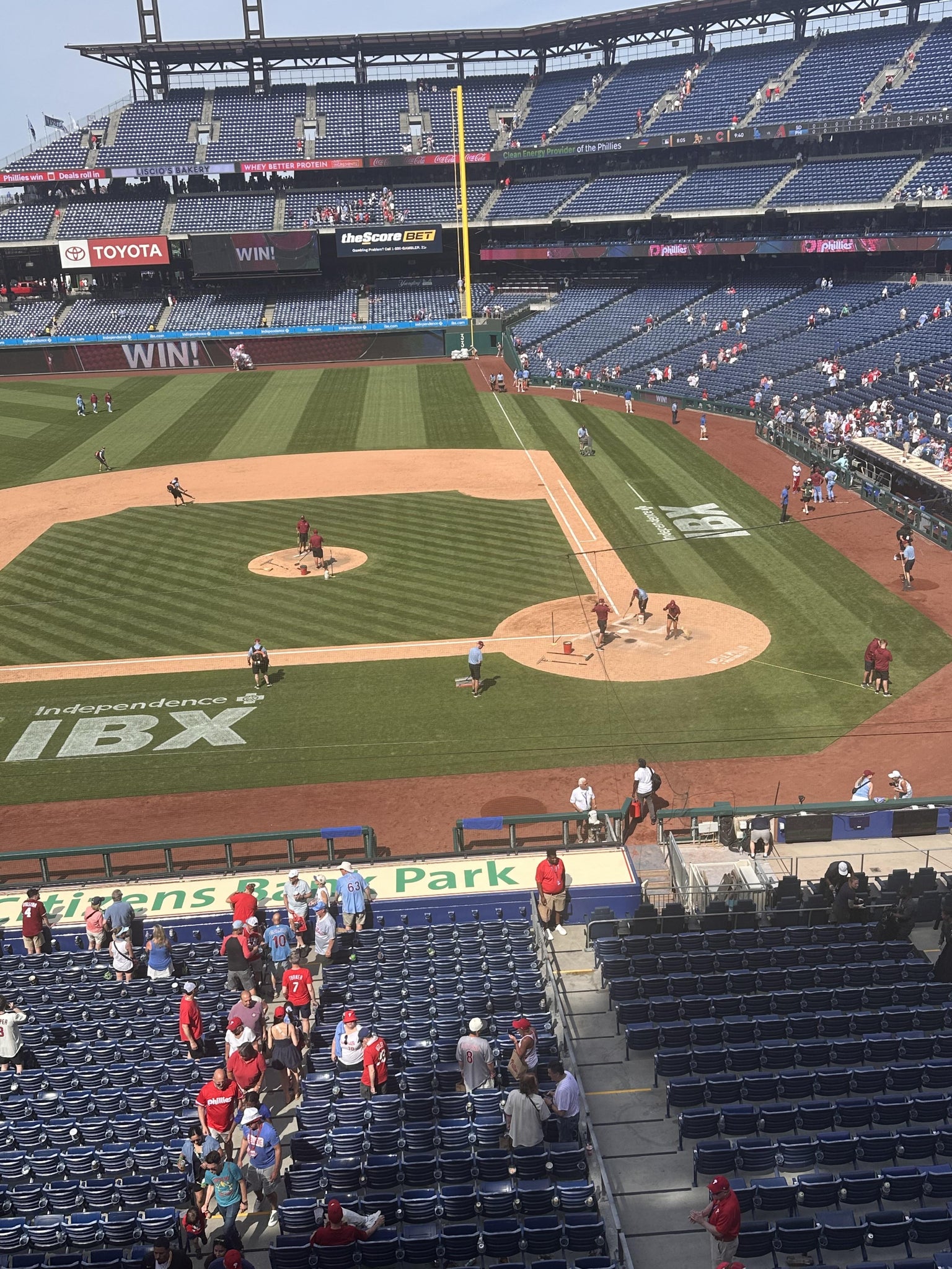 Vue réelle des fans prise de la Section 227 au site Citizens Bank Park par C C