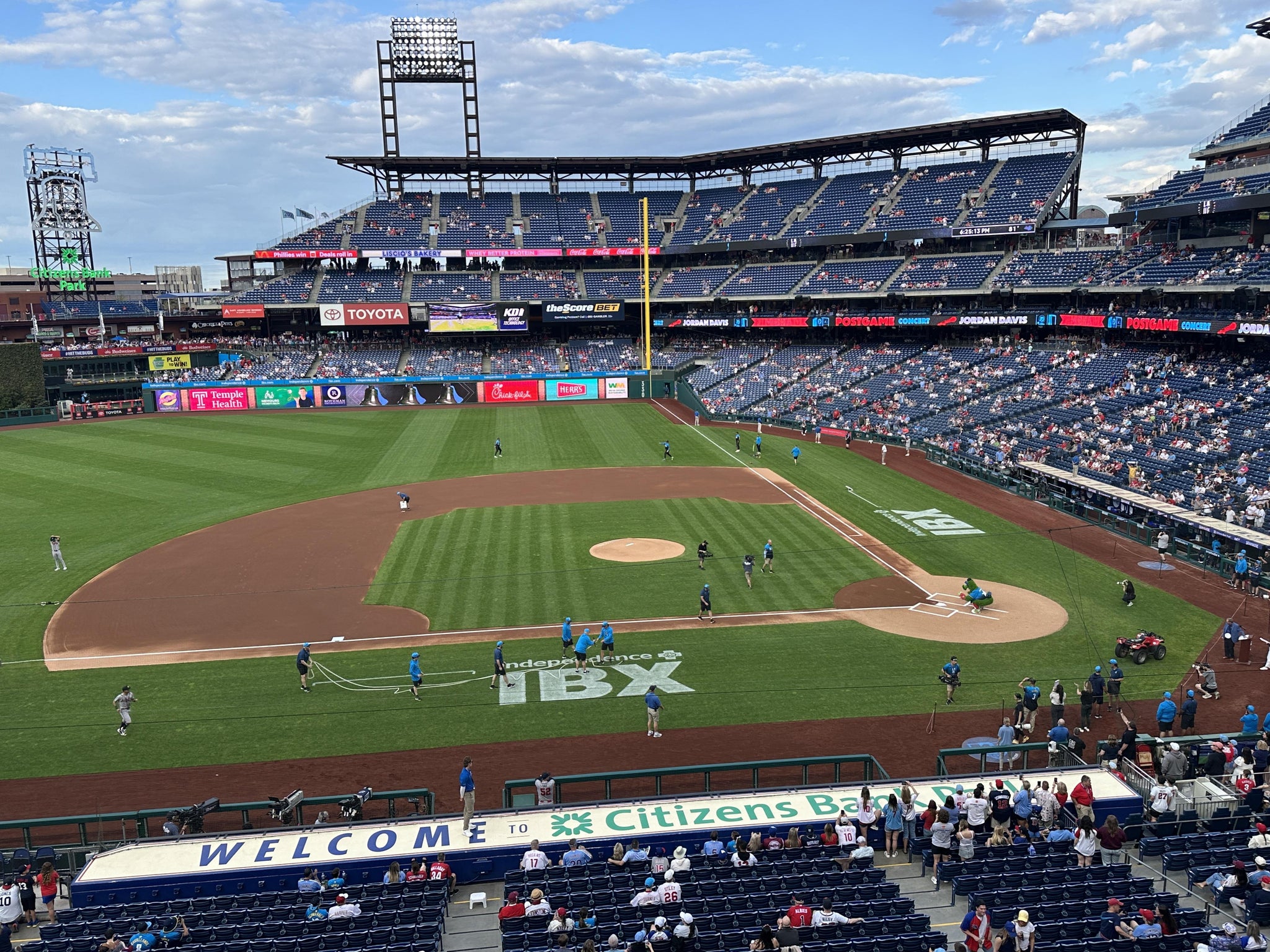 Vue réelle des fans prise de la Section 228 au site Citizens Bank Park par Chuck L
