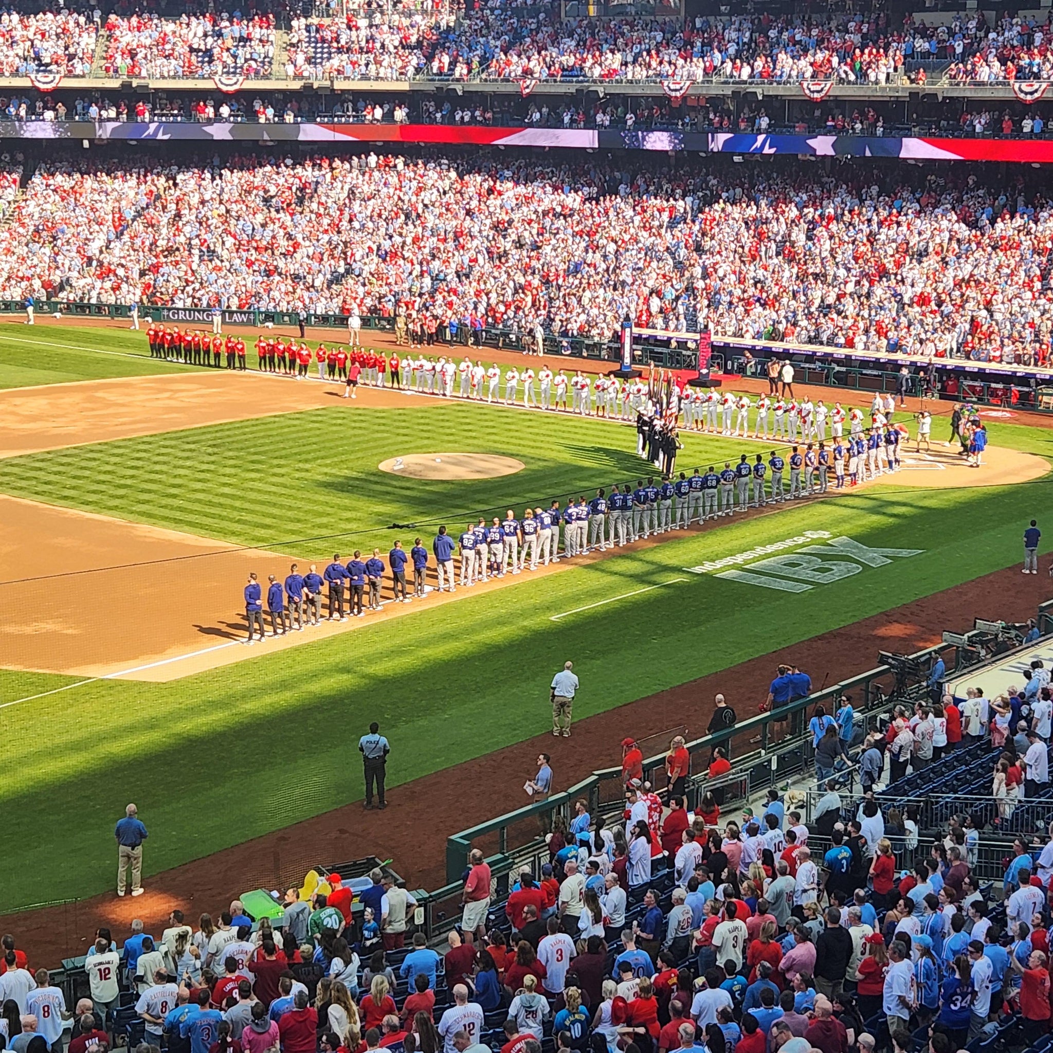 Vue réelle des fans prise de la Section 233 au site Citizens Bank Park par Anne M