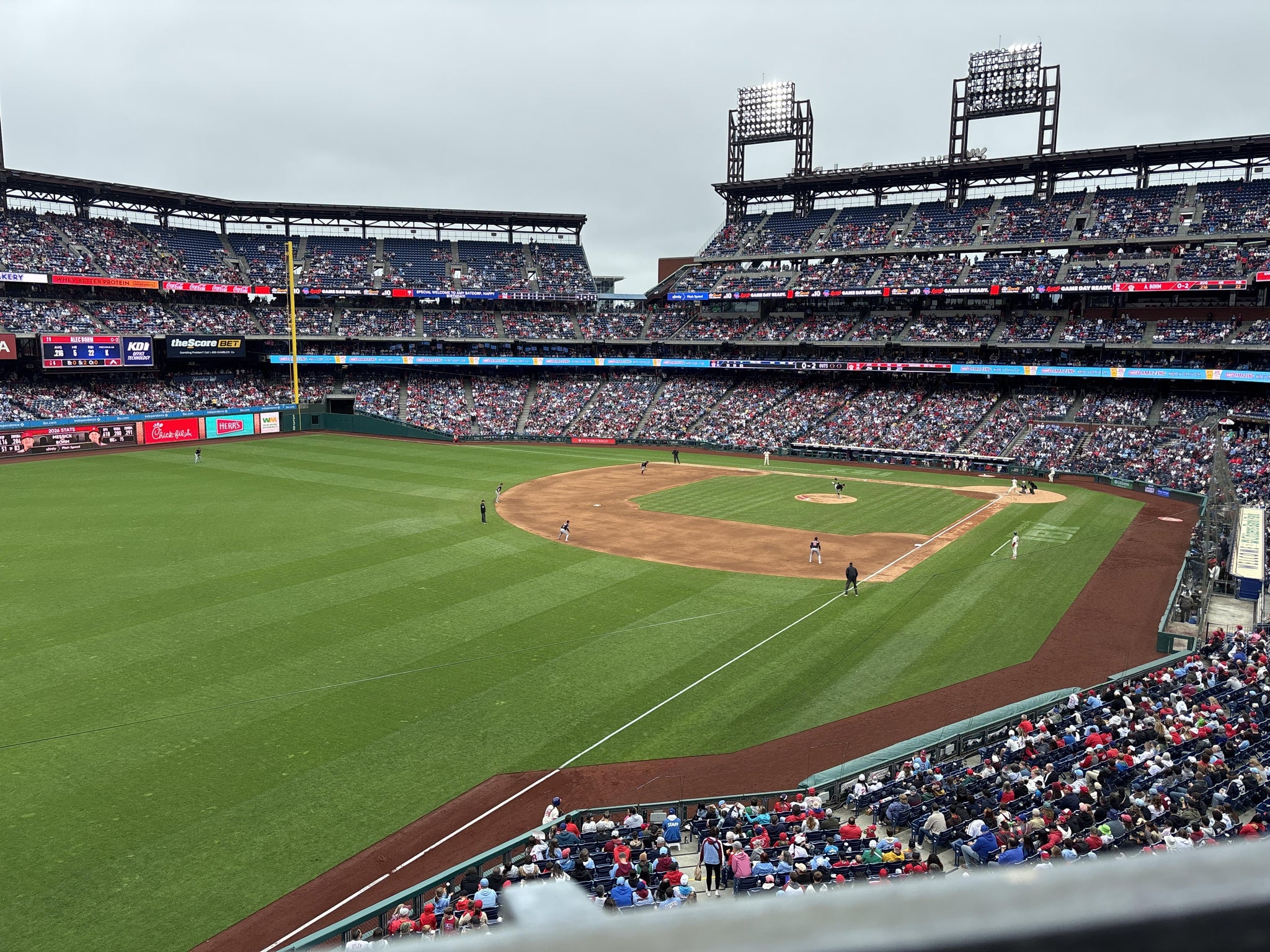 Vue réelle des fans prise de la Section 236 au site Citizens Bank Park par Cody F