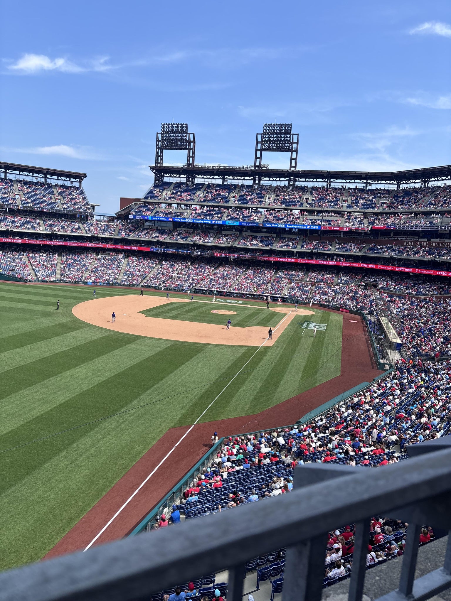 Vue réelle des fans prise de la Section 237 au site Citizens Bank Park par George S