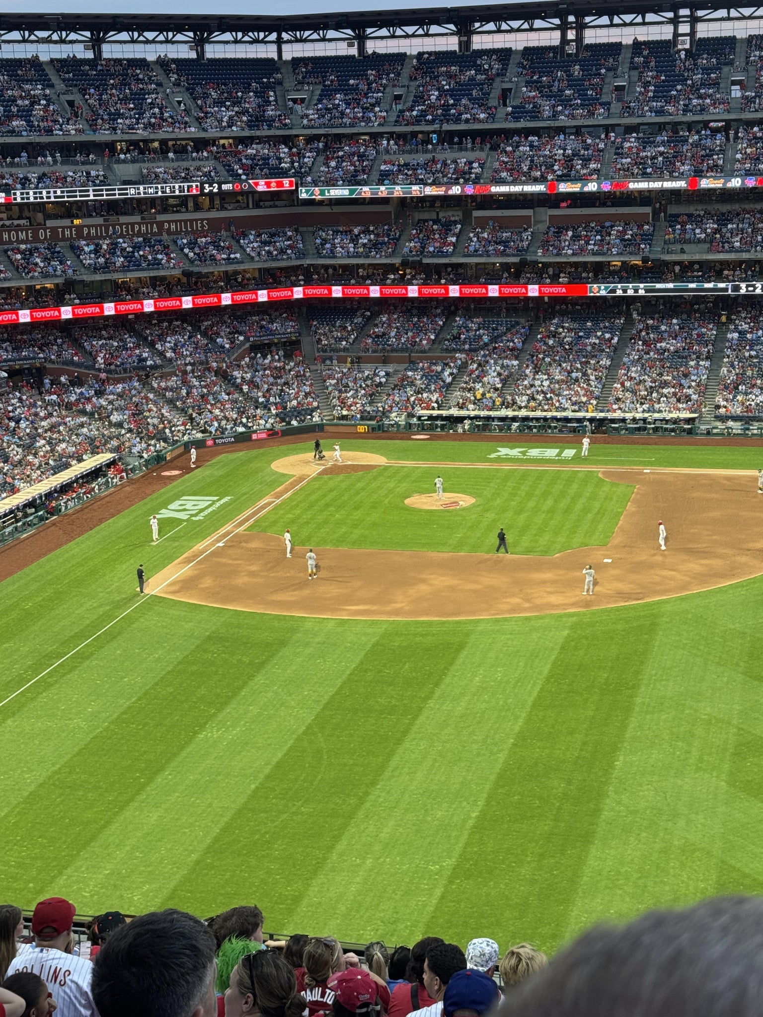 Vue réelle des fans prise de la Section 302 au site Citizens Bank Park par Abbie D