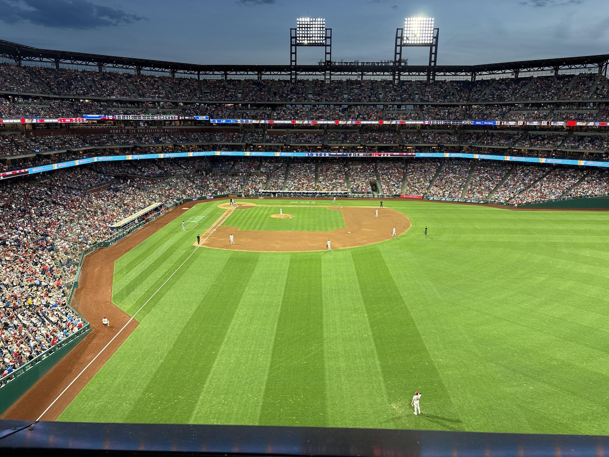 Vue réelle des fans prise de la Section 303 au site Citizens Bank Park par Anonymous User