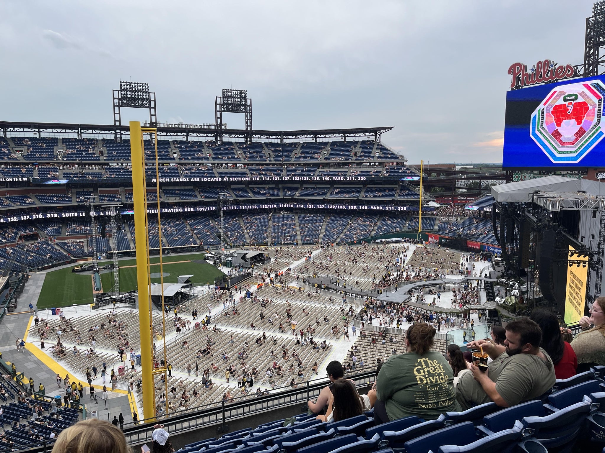 Vue réelle des fans prise de la Section 305 au site Citizens Bank Park par Kirsten M