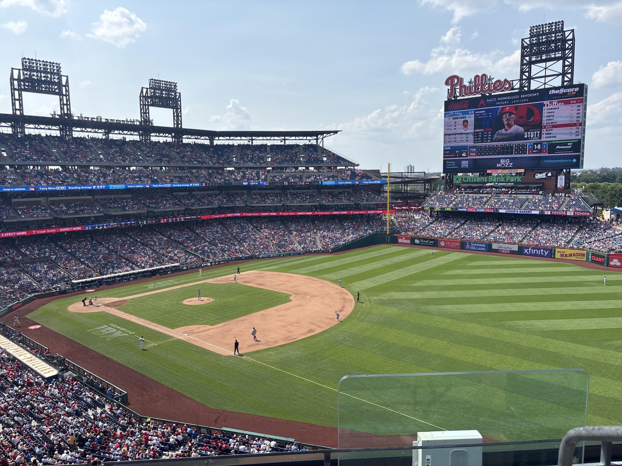 Vue réelle des fans prise de la Section 310 au site Citizens Bank Park par Kelly N