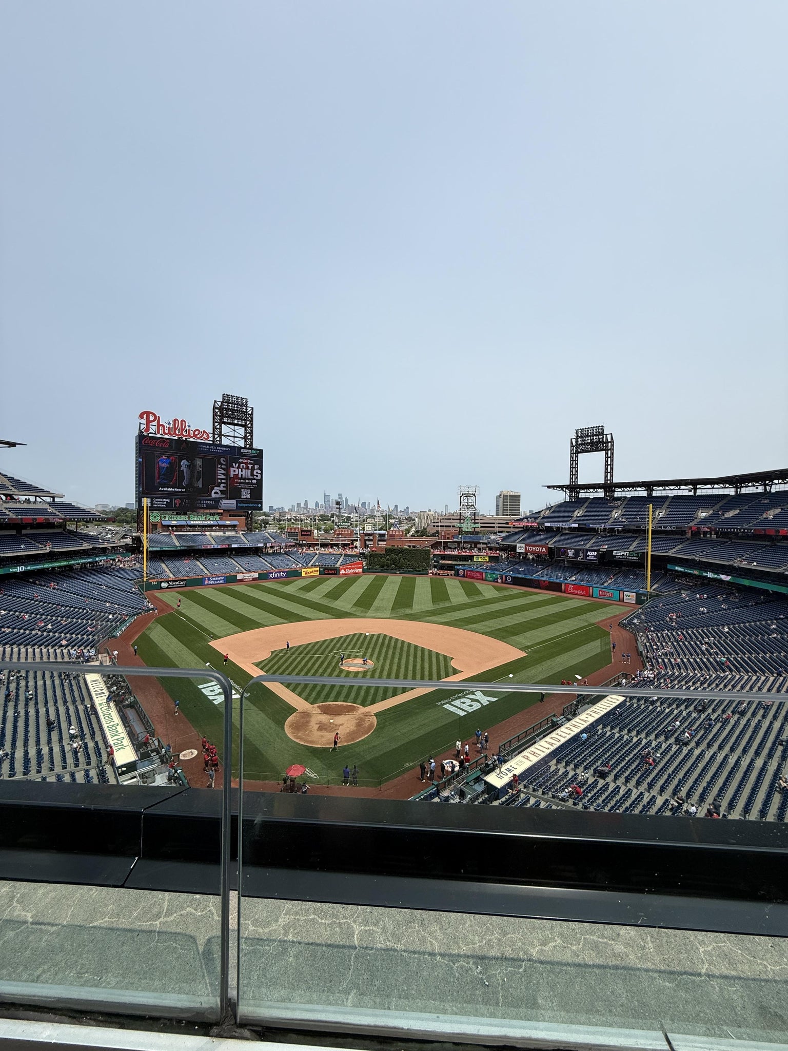 Vue réelle des fans prise de la Section 320 au site Citizens Bank Park par Ryan L