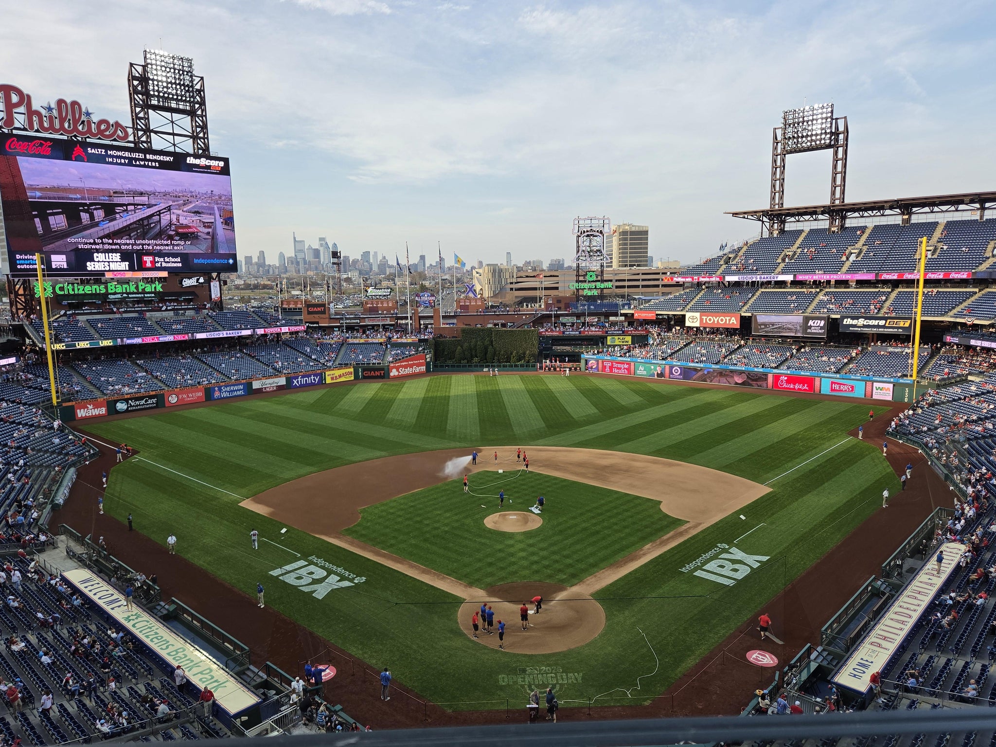 Vue réelle des fans prise de la Section 321 au site Citizens Bank Park par Richard S