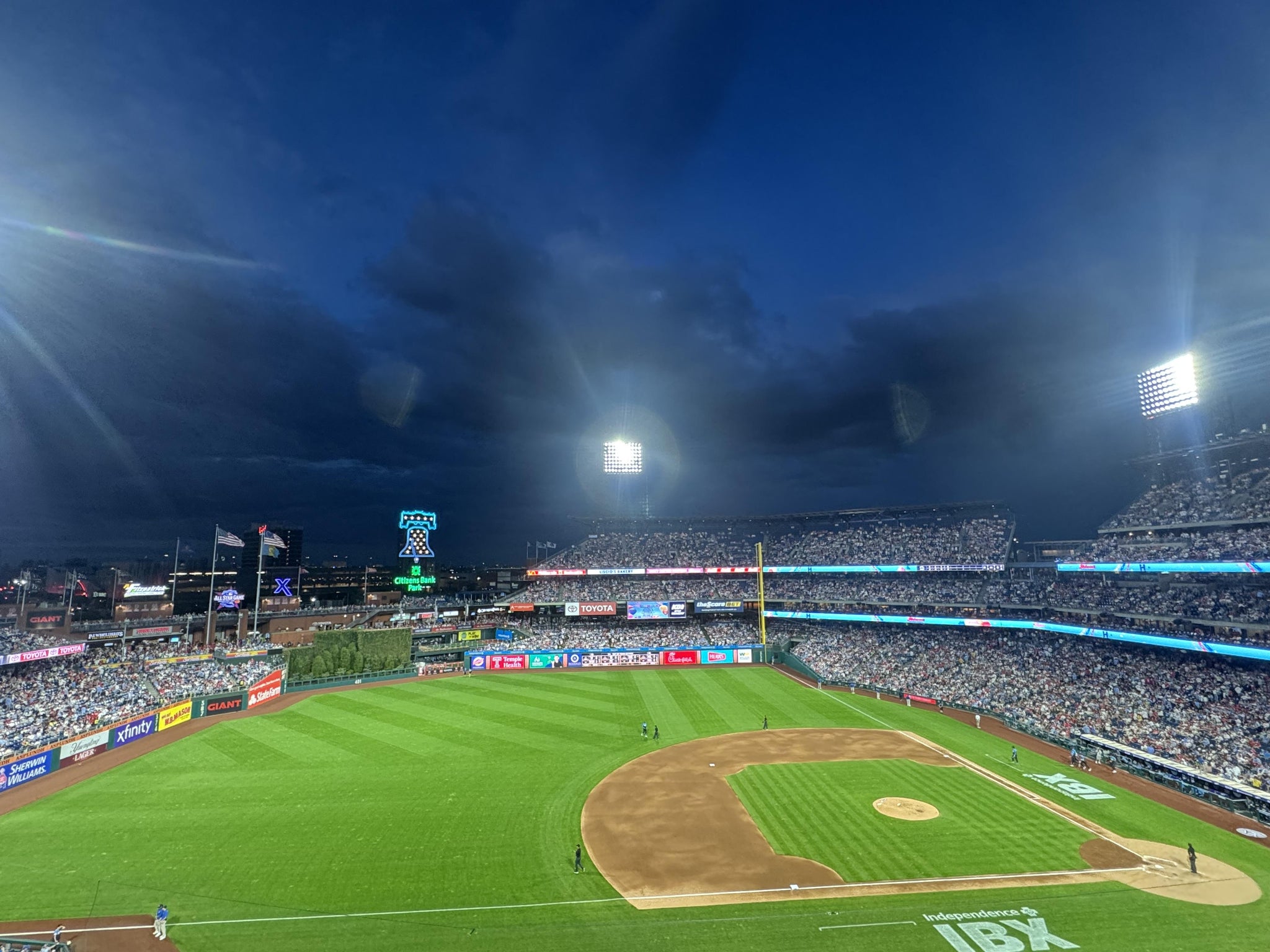 Vue réelle des fans prise de la Section 327 au site Citizens Bank Park par Nichoals T