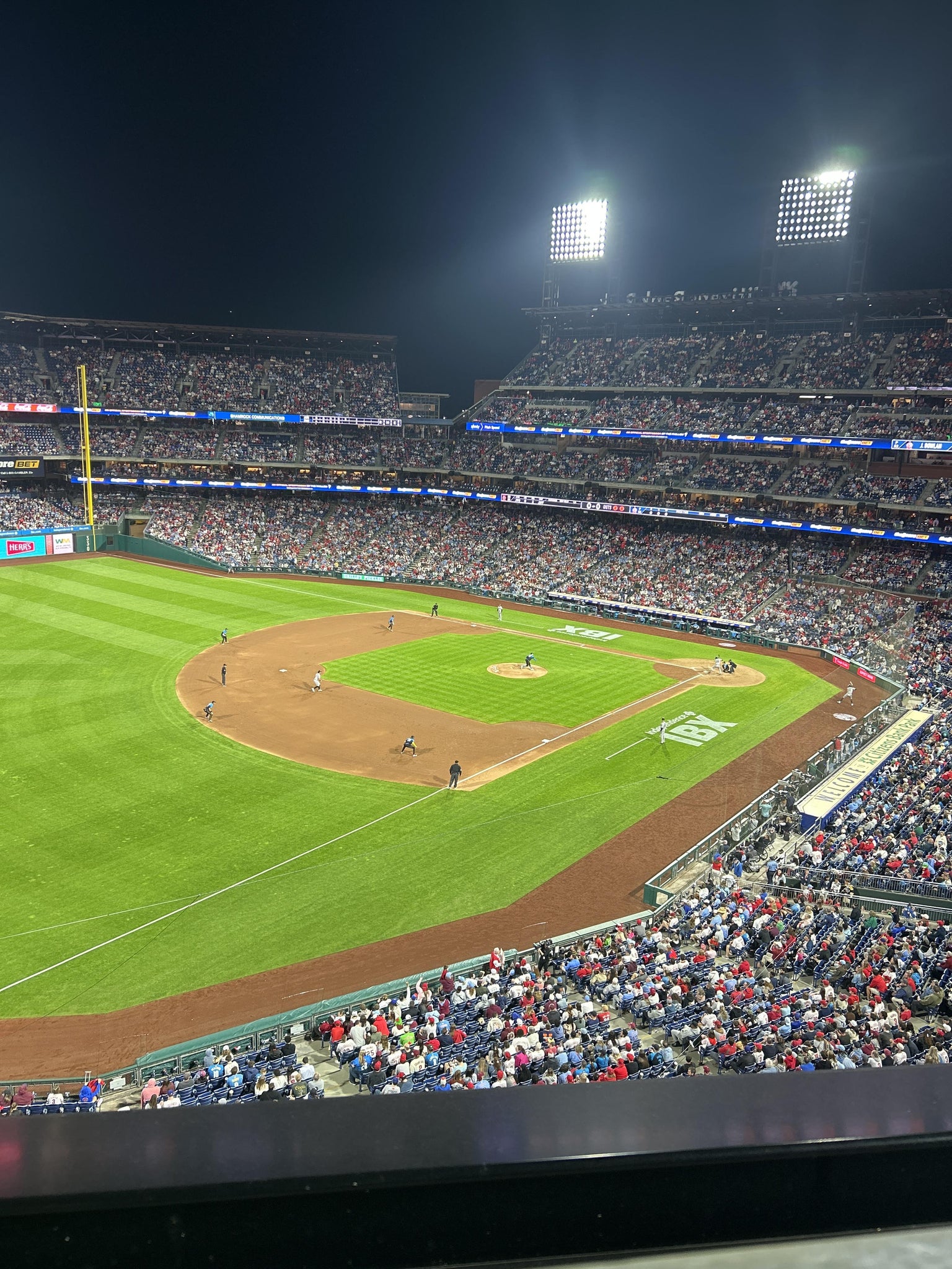 Vue réelle des fans prise de la Section 331 au site Citizens Bank Park par Madison S