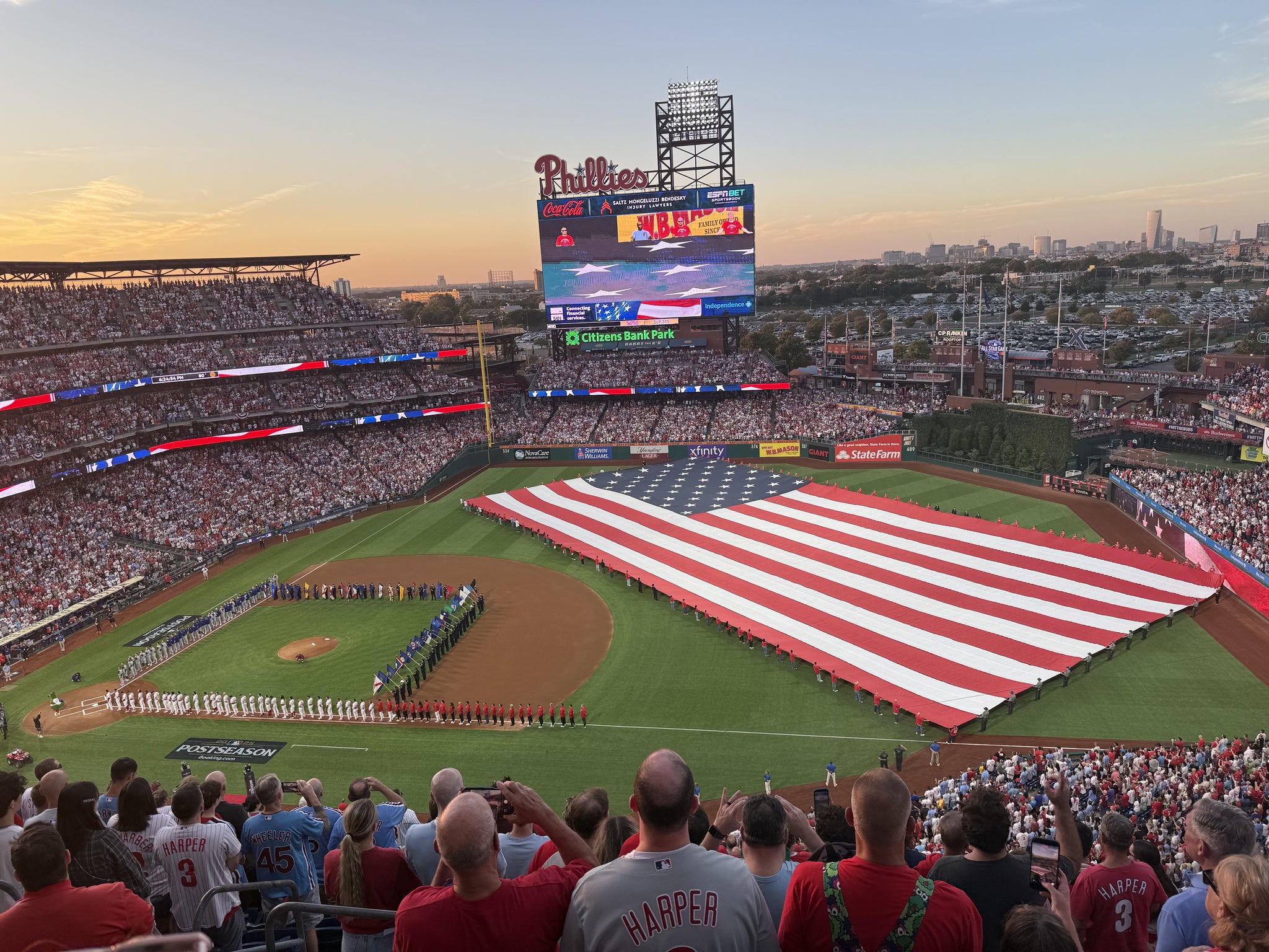 Vue réelle des fans prise de la Section 412 V au site Citizens Bank Park par Rebecca J