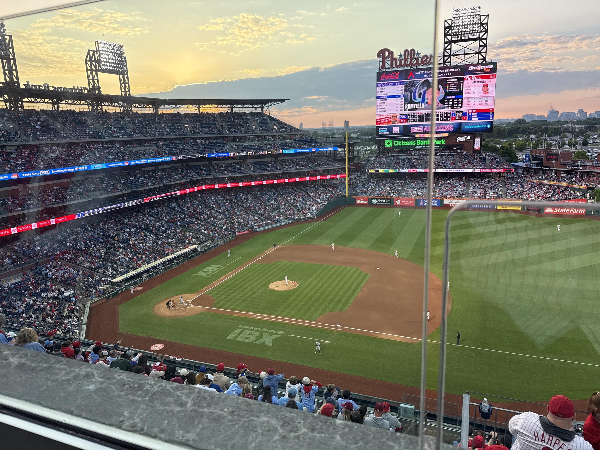 Vue réelle des fans prise de la Section 413 au site Citizens Bank Park par Rick L