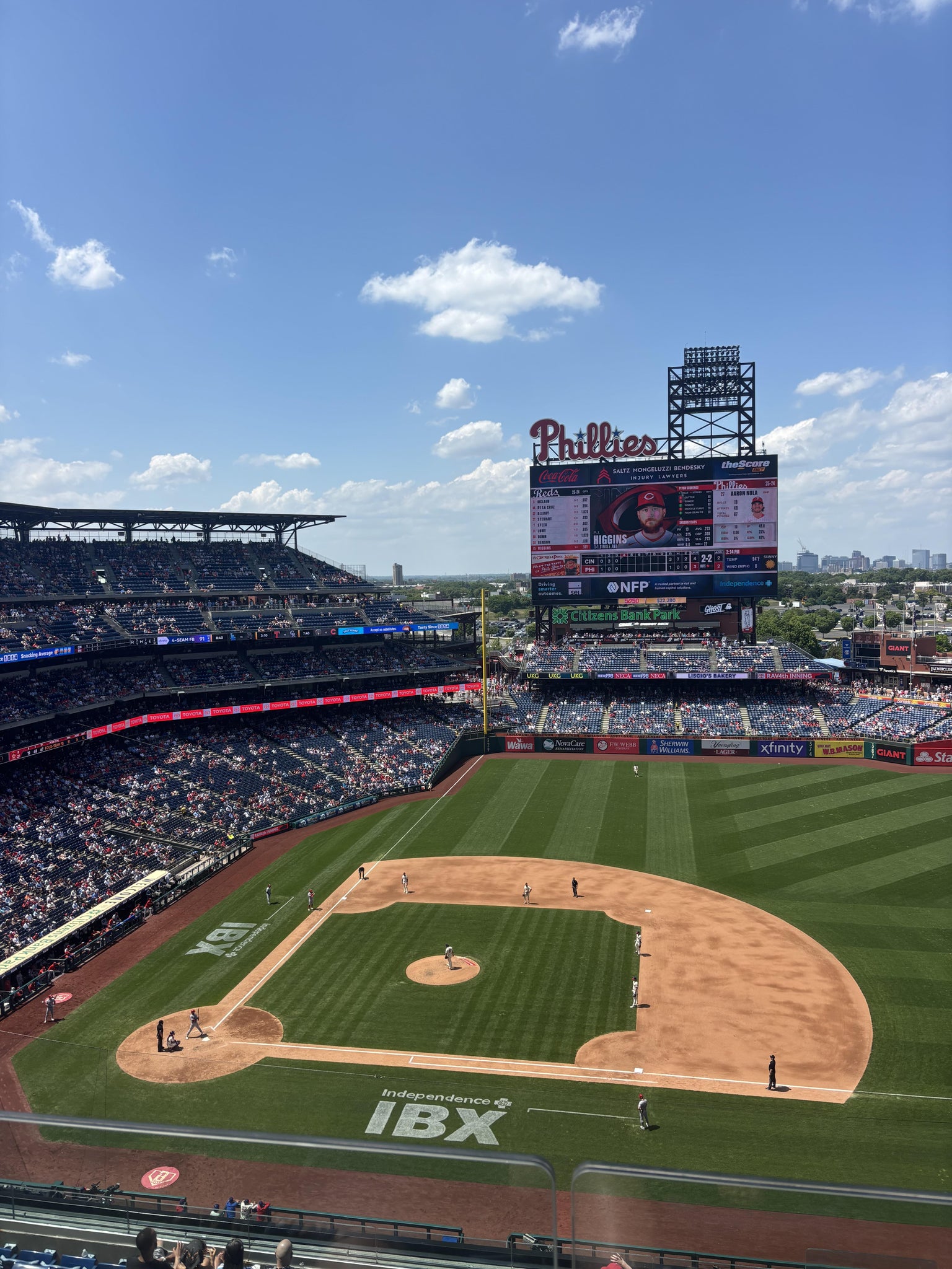 Vue réelle des fans prise de la Section 415 au site Citizens Bank Park par Lexington W
