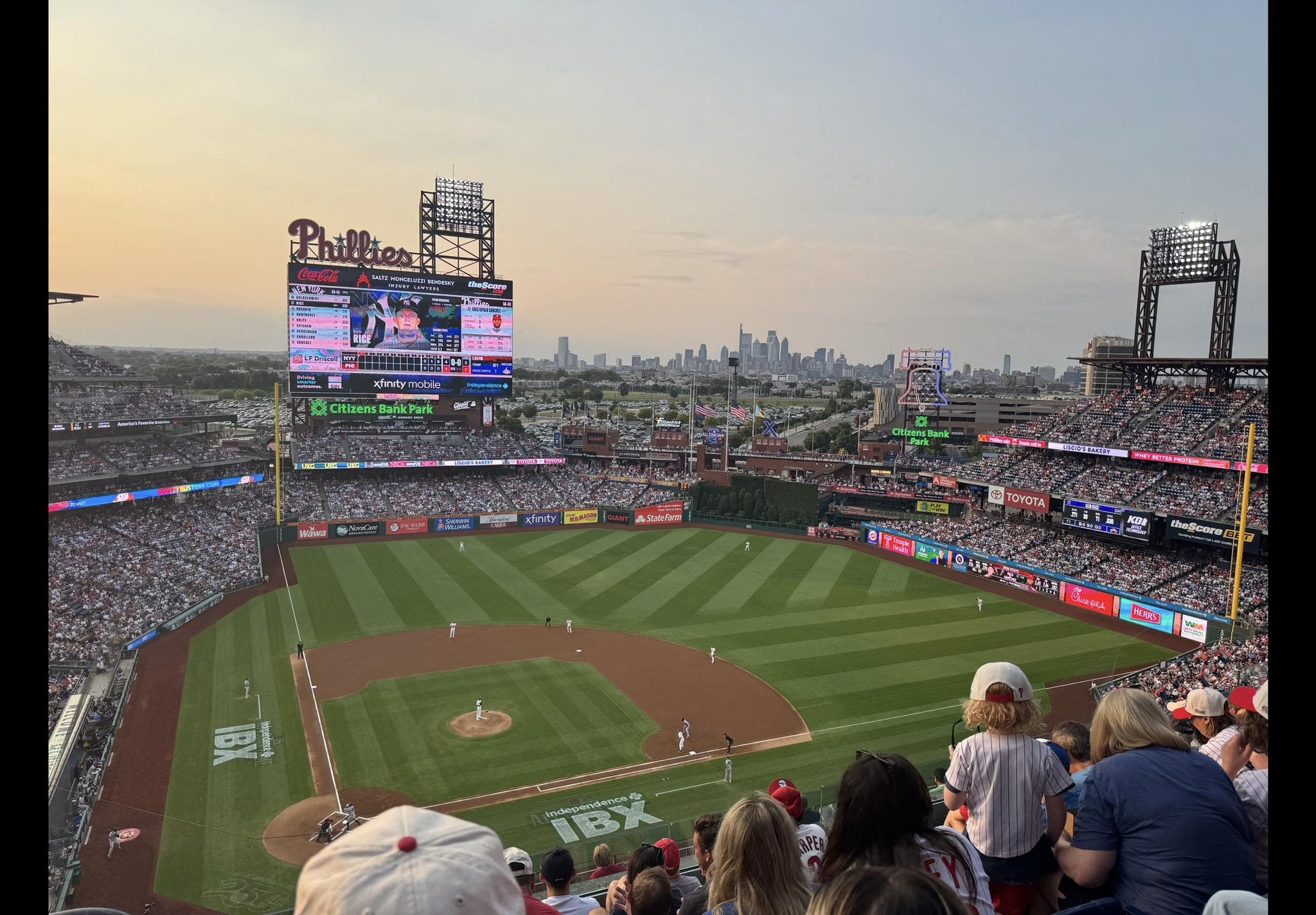 Vue réelle des fans prise de la Section 417 au site Citizens Bank Park par Jeffrey W