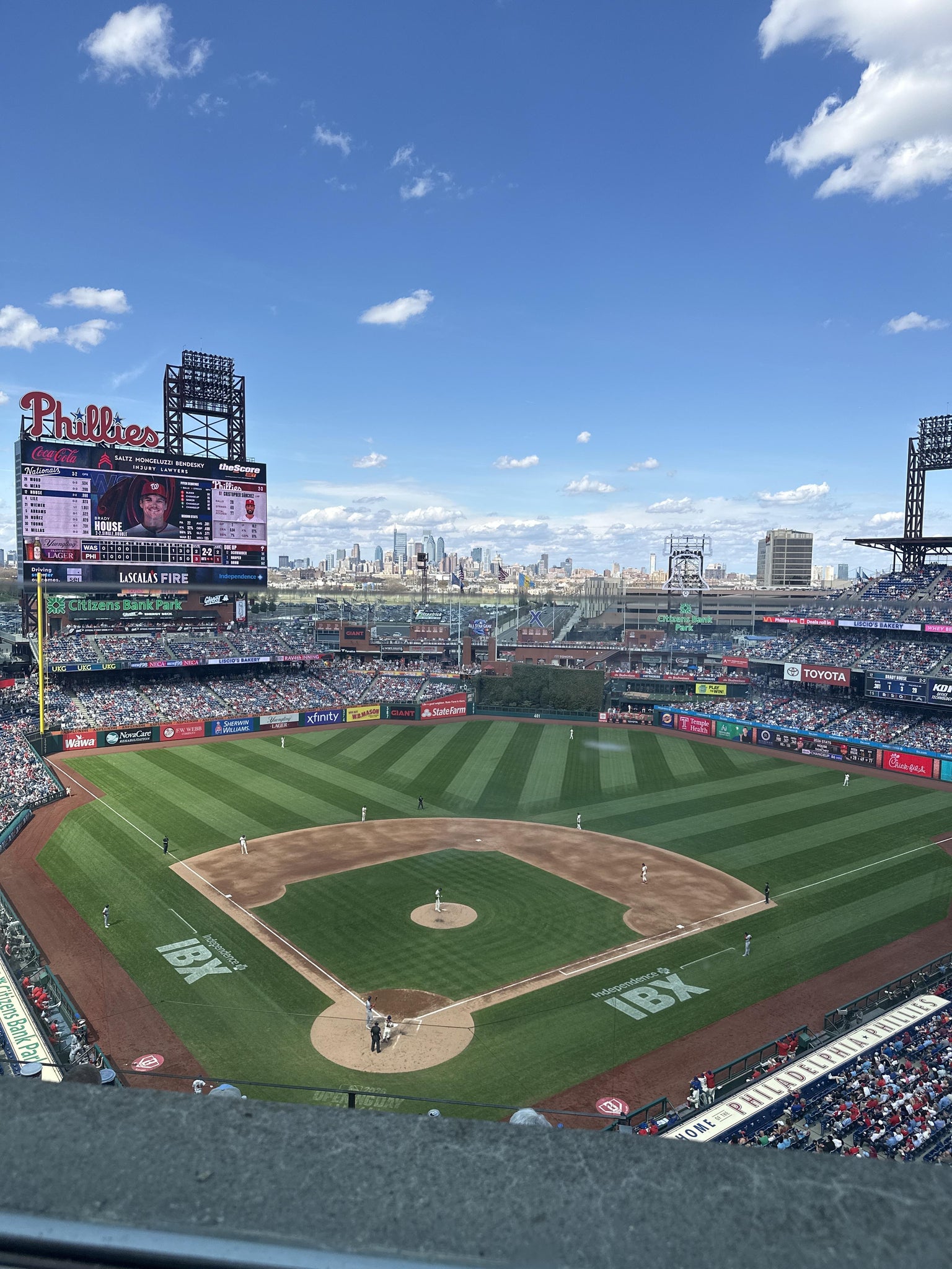 Vue réelle des fans prise de la Section 420 au site Citizens Bank Park par Mckenna R