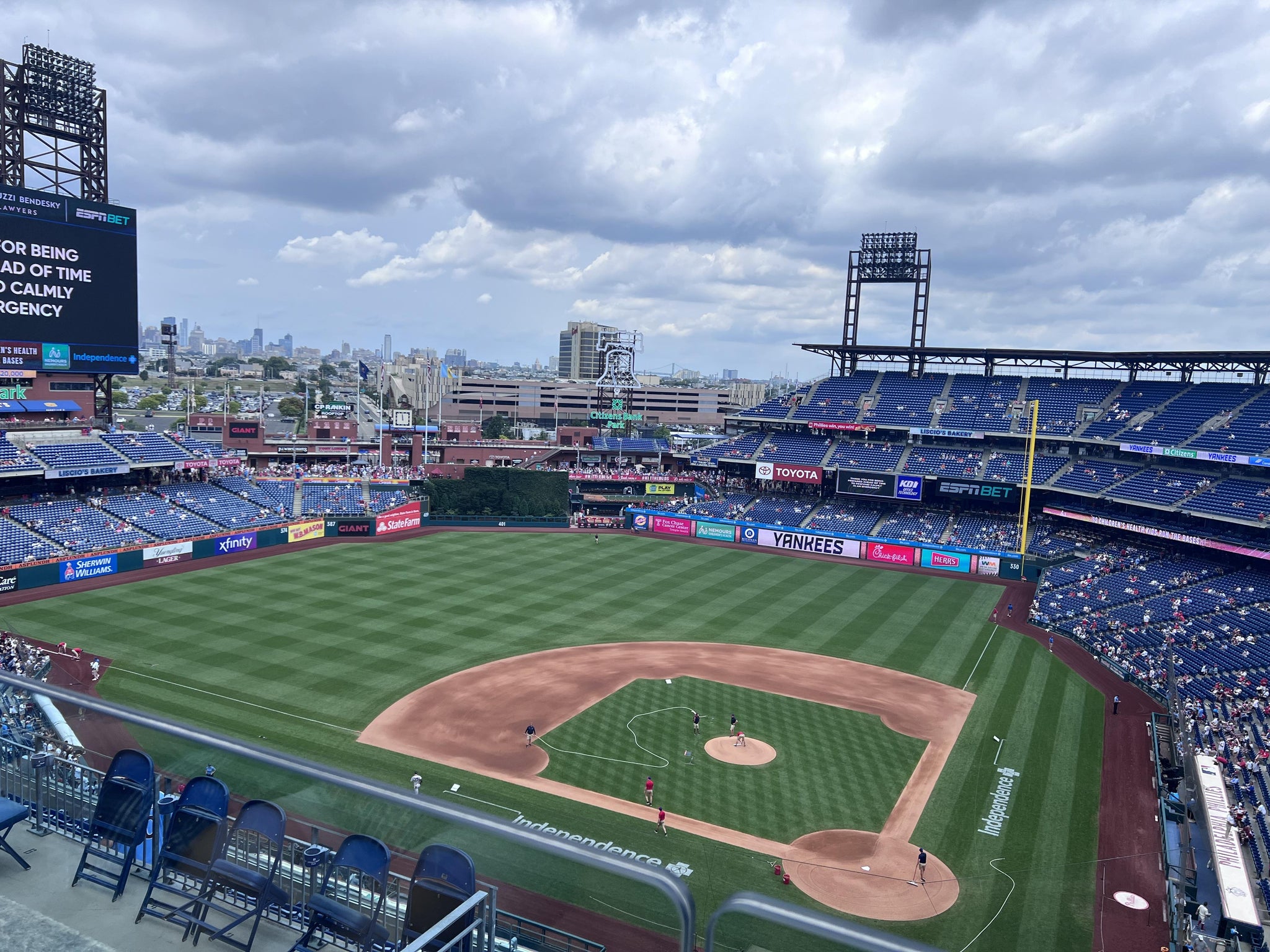 Vue réelle des fans prise de la Section 423 au site Citizens Bank Park par Ryan L