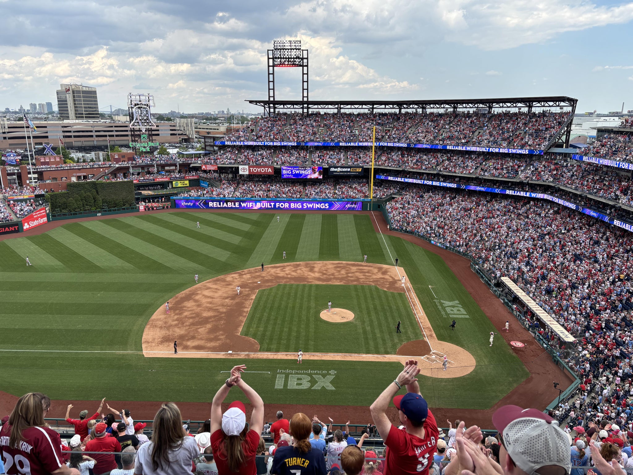 Vue réelle des fans prise de la Section 425 au site Citizens Bank Park par Maureen C