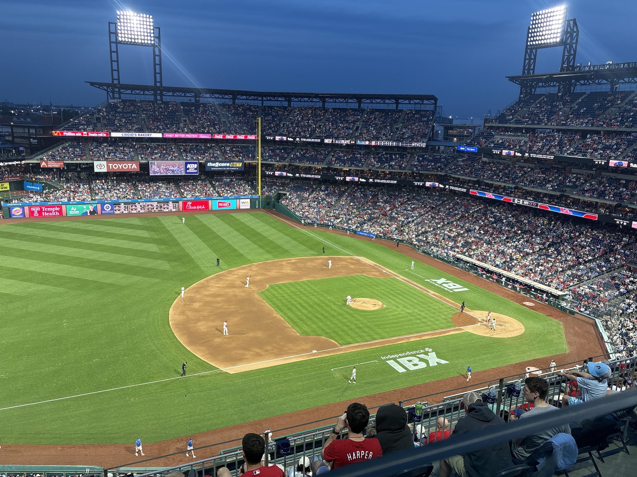 Vue réelle des fans prise de la Section 428 au site Citizens Bank Park par Steven T