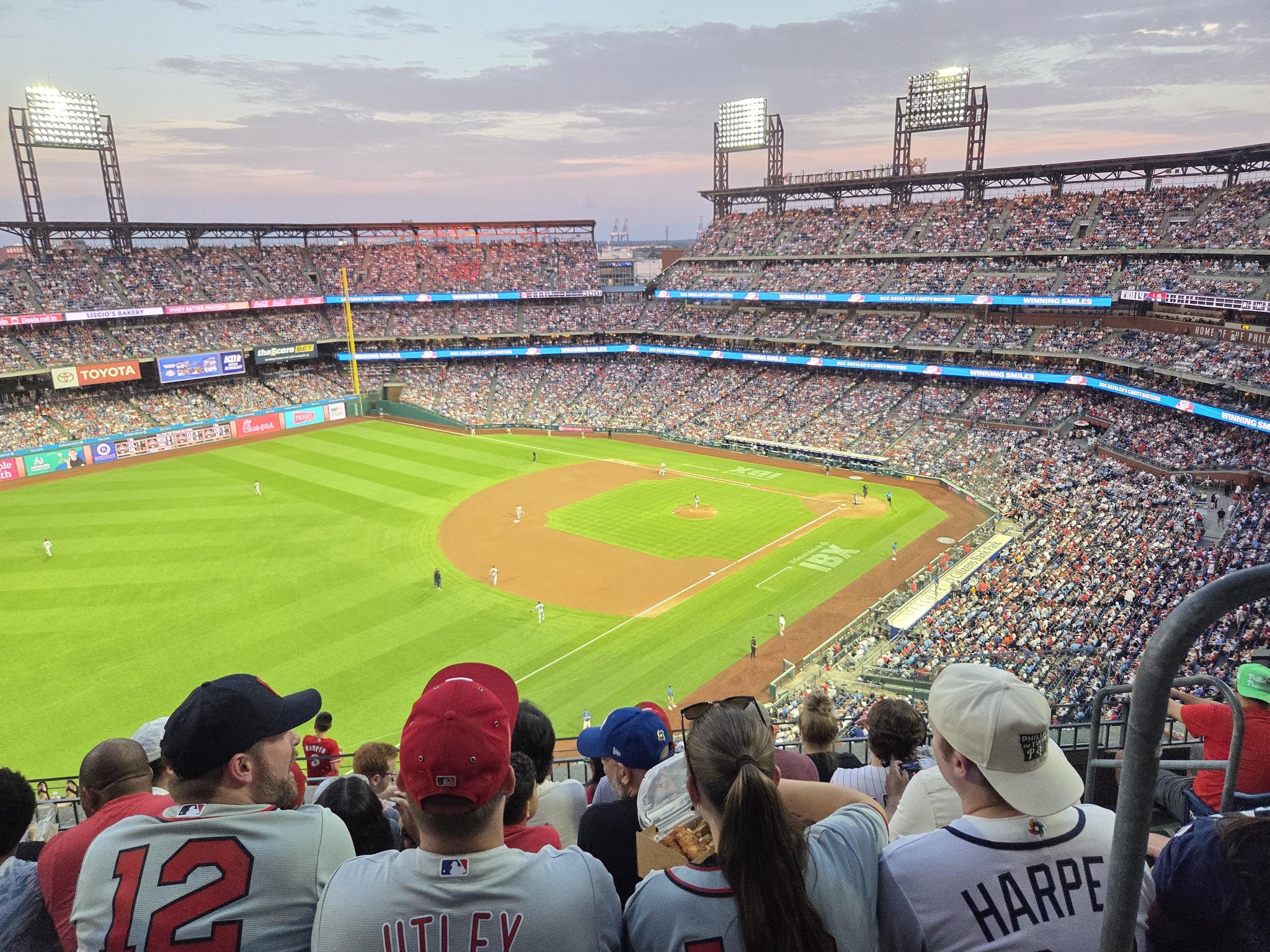 Vue réelle des fans prise de la Section 432 au site Citizens Bank Park par Gladys R